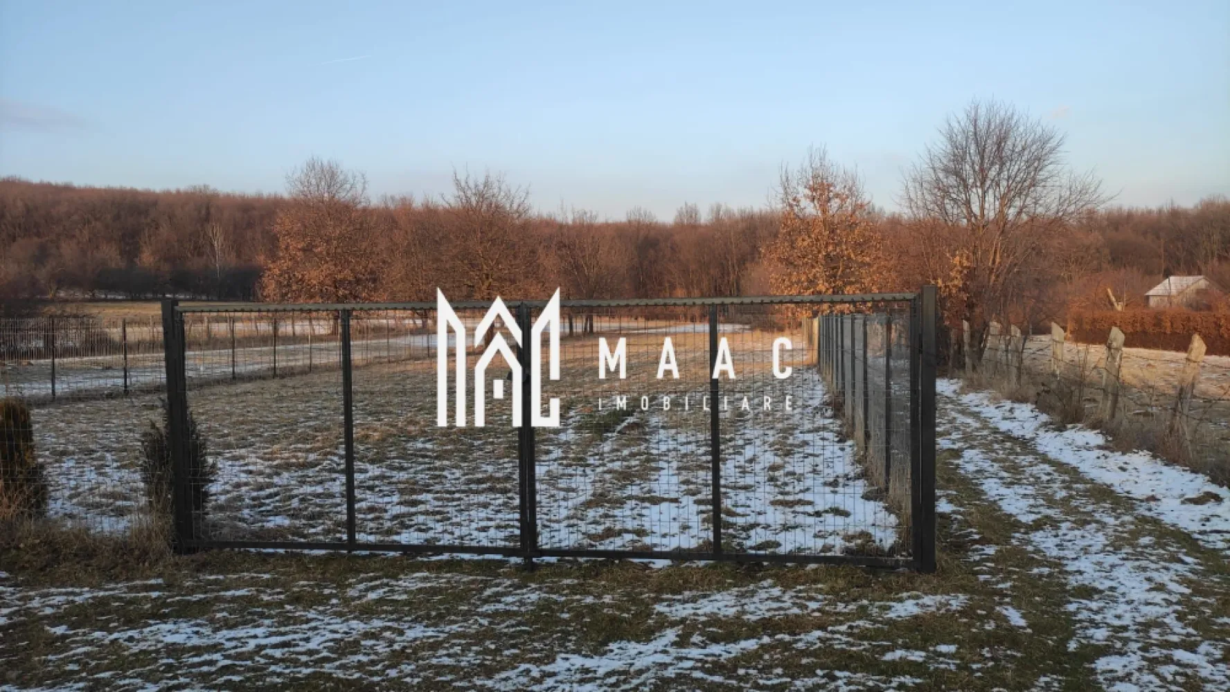 Teren intravilan 1079 mp zona Tropinii Noi Sibiu - MAAC Imobiliare vă propune spre vânzare un teren intravilan cu suprafața de 1079 mp, situat în zona Tropinii Noi din Rășinari, o locație apreciată pentru liniște, aer curat și apropierea de natură. Proprietatea este poziționată în intravilanul Sibiului și beneficiază de o deschidere de 15 ml, fiind deja îngrădită, aspect ce oferă un plus de siguranță și delimitare clară a proprietății.

Terenul se află într-o zonă retrasă și liniștită, ideală pentru construcția unei locuințe, având în proximitate pădurea și oferind o priveliște deosebită către munți. Amplasarea sa îmbină perfect accesul facil către oraș cu avantajele unui cadru natural, fiind potrivit atât pentru investiție, cât și pentru dezvoltarea unei locuințe personale.

Pentru mai multe detalii, vă rugăm să menționați CP3008959 la telefon.