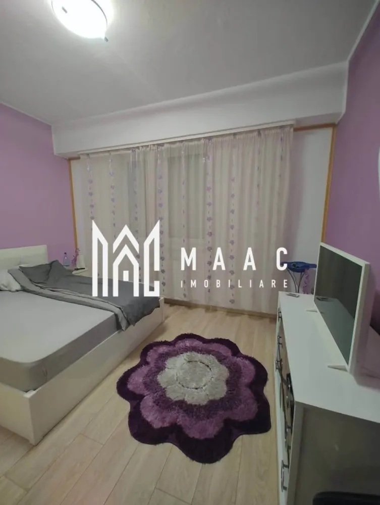 Apartament 2 Camere I Decomandat I Etaj 3 I Mihai Viteazu - Maac Imobiliare vă propune spre vânzare un apartament de 2 camere decomandat, situat la etajul 3/17 al unui imobil din Selimbar, zona Mihai Viteazu - in apropiere de Lidl.

Apartamentul este extrem de spațios și include hol de intrare, living generos, dormitor confortabil, bucătărie separată, baie dotata cu cada și un balcon spațios.

Aferente: loc de parcare.

Imobilul a fost recent renovat și se prezintă în stare excelentă, fiind gata de locuit.

Apartamentul este luminos, aerisit și oferă un mediu plăcut și confortabil.

Zona beneficiază de acces ușor la mijloacele de transport în comun și se află în apropierea diverselor magazine și restaurante, iar apropierea de Lidl și de centrul orașului adaugă un plus de confort și comoditate.

Disponibil imediat!

Pentru mai multe informații sau pentru a stabili o vizionare, nu ezitați să ne contactați, specificând ID: CP3008669