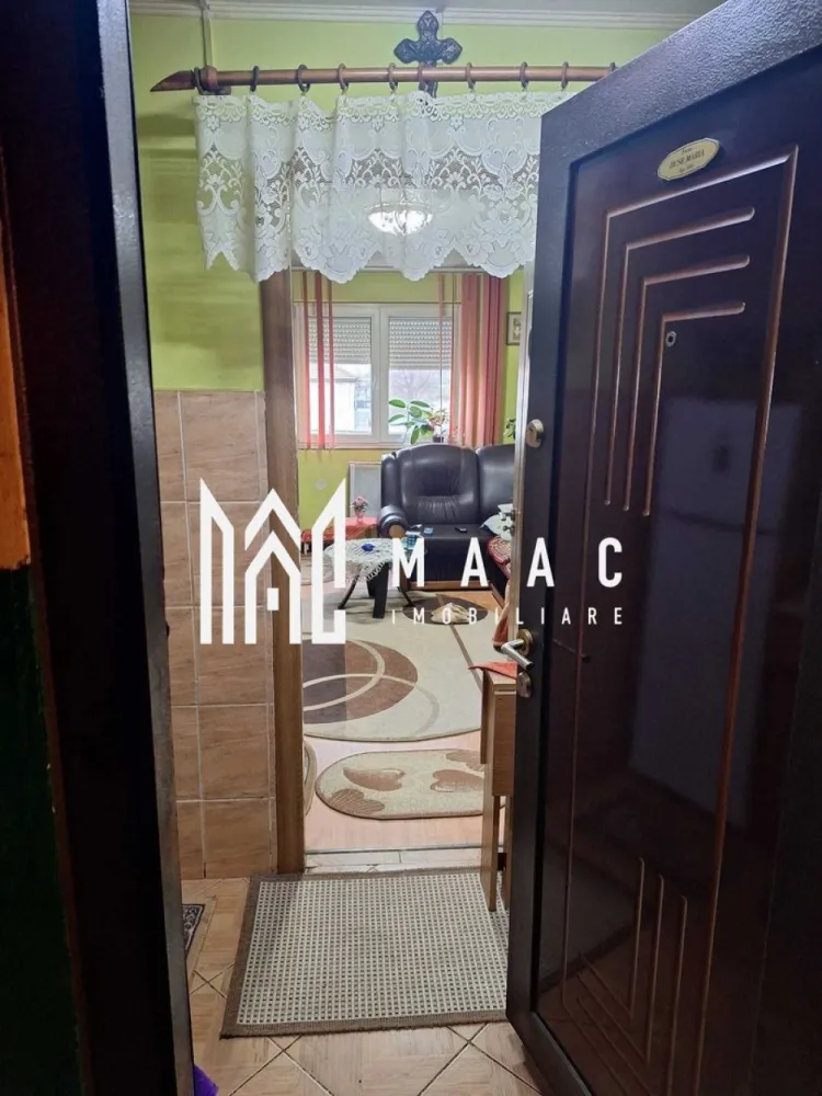 Garsonieră I Ideal investiție | Lazaret - Maac Imobiliare prezintă o garsonieră cochetă, situată într-o zonă liniștită, ideală atât pentru locuit, cât și pentru investiție.

Proprietatea dispune de o compartimentare practică și oferă confortul necesar unei persoane sau unui cuplu, fiind totodată o alegere excelentă pentru închiriere imediată.

Compartimentare:

Cameră luminoasă
Bucătărie separată
Baie proprie (situată în afara camerei)

Detalii principale:

Suprafață utilă: aproximativ 19–21 mp
Etaj: 4
Bloc curat și bine întreținut

Dotări și avantaje:

Se vinde mobilată și utilată (conform fotografiilor)
Aragaz, frigider, mașină de spălat
Geamuri termopan
Ușă metalică la intrare
Încălzire cu convector pe gaz
Luminozitate ridicată

Localizare:
Imobilul este situat în cartierul Ipaș, o zonă liniștită, cu acces facil către magazine, mijloace de transport și alte puncte de interes.

Proprietatea reprezintă o oportunitate foarte bună pentru investiție, având potențial de închiriere imediată, dar și pentru locuință proprie.

Pentru mai multe detalii, precizați telefonic că ați văzut anunțul cu ID: CP3007238.