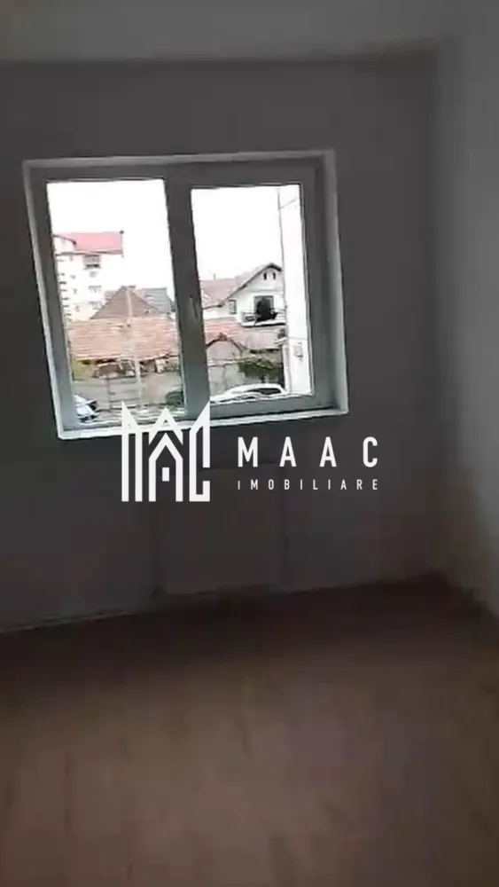 Apartament 3 Camere I Etaj 1 I Renovat I Zona Rahovei - MAAC Imobiliare va propune spre vânzare un apartament cu 3 camere, situat în cartierul Rahovei, o zonă apreciată pentru accesibilitate și facilități.

Detalii principale:
compartimentare: semidecomandată
etaj: 1 din 4
balcon
nemobilat și neutilat
disponibil imediat

Compartimentare:
living
2 dormitoare
bucătărie
baie cu geam de aerisire
hol

Avantaje:
poziționare foarte bună, aproape de magazine, școli și transport public
etaj intermediar – ideal pentru confort
posibilitate de amenajare după propriul gust
potrivit atât pentru locuință, cât și pentru investiție

Luminos și bine compartimentat
 Mutare imediată
 Oportunitate bună într-o zonă căutată

Pentru mai multe detalii sau pentru a programa o vizionare, vă rugăm să ne contactați specificând ID: CP3006585