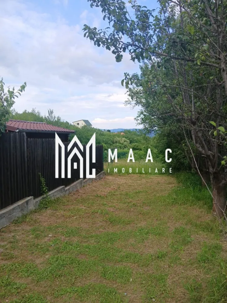 Teren extravilan 500 mp | Cetățuia, Râmnicu Vâlcea | panoramă - Teren extravilan de 500 mp în zona Cetățuia - Dealu Mare, Râmnicu Vâlcea, potrivit pentru construirea unei locuințe într-un cadru liniștit, cu vedere deschisă asupra orașului.

Detalii proprietate:
• Suprafață teren: 500 mp
• Tip teren: construcții
• Clasificare: extravilan
• Deschidere la drum de servitute
• Vedere panoramică asupra orașului și împrejurimilor
• Parcelă amplasată într-un cadru aerisit, cu intimitate și acces facil

Zonă și poziționare:
Cetățuia - Dealu Mare este o zonă apreciată pentru liniște, aer curat și priveliștile spectaculoase. În vecinătate se regăsesc locuințe noi, iar amplasarea oferă acces facil către oraș și către principalele puncte de interes, într-o zonă aflată în continuă dezvoltare.

Pentru detalii suplimentare și programarea unei vizionări, contactați echipa MAAC Imobiliare. Cod anunț CP3206764.

Conținut optimizat cu AI, aprobat de agent uman.