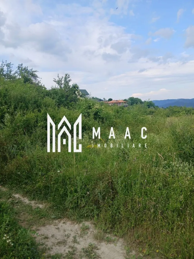 Teren extravilan 500 mp | Cetățuia, Râmnicu Vâlcea | panoramă - Teren extravilan de 500 mp în zona Cetățuia - Dealu Mare, Râmnicu Vâlcea, potrivit pentru construirea unei locuințe într-un cadru liniștit, cu vedere deschisă asupra orașului.

Detalii proprietate:
• Suprafață teren: 500 mp
• Tip teren: construcții
• Clasificare: extravilan
• Deschidere la drum de servitute
• Vedere panoramică asupra orașului și împrejurimilor
• Parcelă amplasată într-un cadru aerisit, cu intimitate și acces facil

Zonă și poziționare:
Cetățuia - Dealu Mare este o zonă apreciată pentru liniște, aer curat și priveliștile spectaculoase. În vecinătate se regăsesc locuințe noi, iar amplasarea oferă acces facil către oraș și către principalele puncte de interes, într-o zonă aflată în continuă dezvoltare.

Pentru detalii suplimentare și programarea unei vizionări, contactați echipa MAAC Imobiliare. Cod anunț CP3206764.

Conținut optimizat cu AI, aprobat de agent uman.