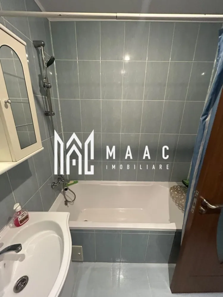 Apartamente de închiriat Sibiu | Terezian | 2 camere, 2 balcoane - Apartamente de închiriat Sibiu: locuința aceasta cu 2 camere din Terezian oferă 50 mp utili, două balcoane și bucătărie închisă, fiind o opțiune practică pentru locuire pe termen lung.

Detalii proprietate:
• Suprafață utilă: 50 mp
• Suprafață construită: 64 mp
• 2 camere, 1 dormitor, 1 baie, 1 bucătărie
• Două balcoane
• Stare interioară: bună
• An construcție: 1980
• Bucătărie închisă, complet mobilată și utilată
• Compartimentarea din descriere include living, dormitor, baie, hol și două balcoane

Zona Terezian oferă acces rapid către centrul orașului și către zonele comerciale importante. În apropiere se regăsesc școli, grădinițe, magazine, supermarketuri, farmacii și stații pentru transportul în comun, utile pentru un stil de viață comod în Sibiu.

Pentru detalii suplimentare și programarea unei vizionări, contactați echipa MAAC Imobiliare și menționați Cod anunț CP3214154.

Conținut optimizat cu AI, aprobat de agent uman.
