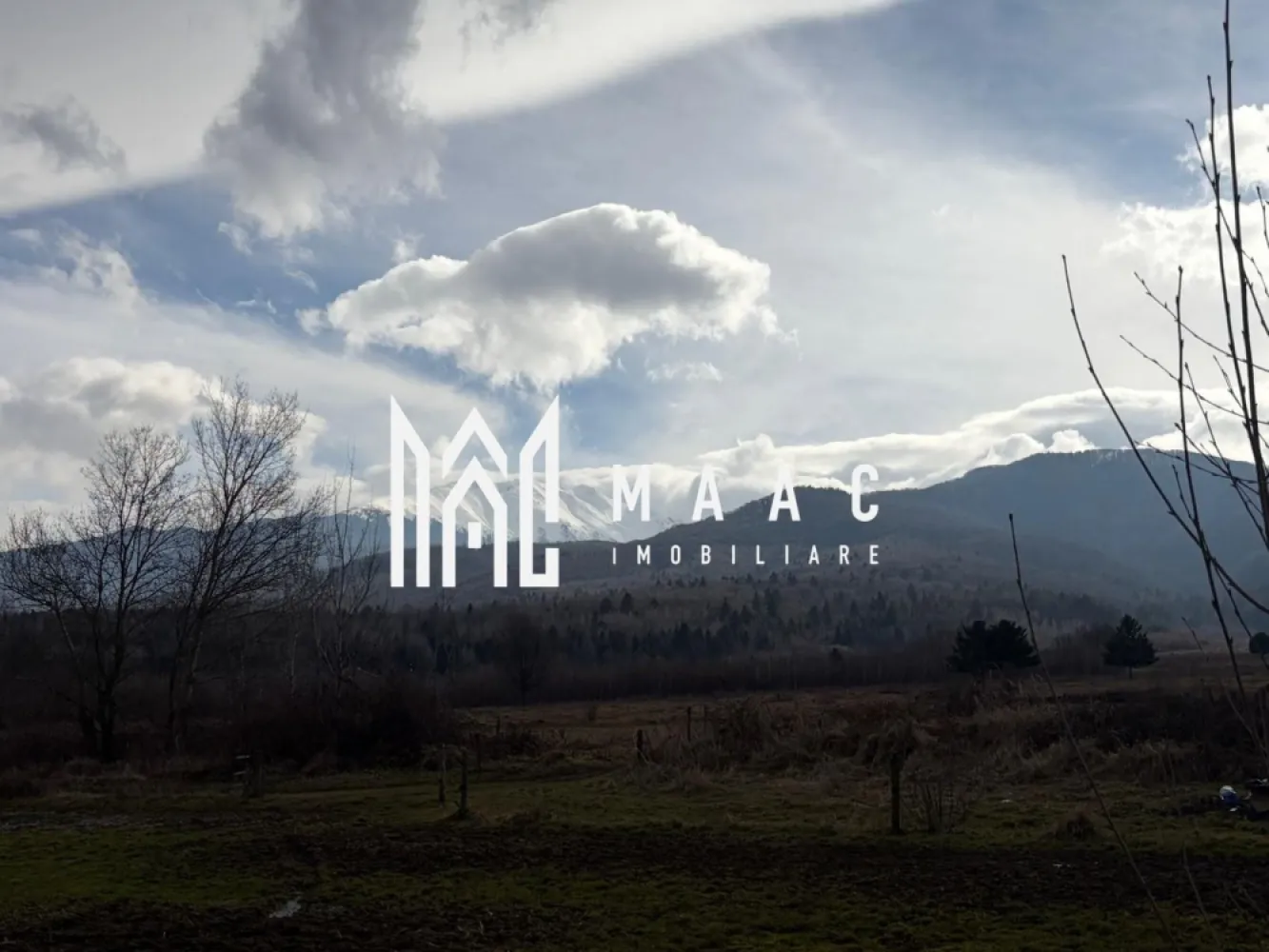 Teren 900 mp | Valea Avrigului | La strada - MAAC Imobiliare vă propune spre vânzare un teren deosebit, situat în zona Valea Avrigului, una dintre cele mai apreciate destinații din apropierea Sibiului.

Proprietatea are o suprafață de 900 mp și beneficiază de deschidere la stradă, oferind acces facil și multiple posibilități de valorificare. Terenul este ideal atât pentru construcția unei case de vacanță, cât și pentru dezvoltarea unui proiect turistic, datorită poziționării excelente.

Unul dintre punctele forte ale acestei proprietăți este priveliștea panoramică spre Munții Făgăraș, care oferă un cadru natural spectaculos, perfect pentru relaxare și evadare din agitația urbană. Zona este în continuă dezvoltare, cu numeroase construcții noi, pensiuni și locuințe de vacanță.

Terenul dispune de curent electric în proximitate, facilitând racordarea rapidă la utilități. Accesul direct din drum reprezintă un avantaj important pentru viitorii proprietari.

Dacă sunteți în căutarea unei investiții sigure sau a unui loc ideal pentru construcția unei proprietăți într-un cadru natural deosebit, această ofertă reprezintă alegerea potrivită.

Contactați echipa MAAC Imobiliare pentru mai multe detalii și programarea unei vizizionari va rog mentionati id :CP3008256