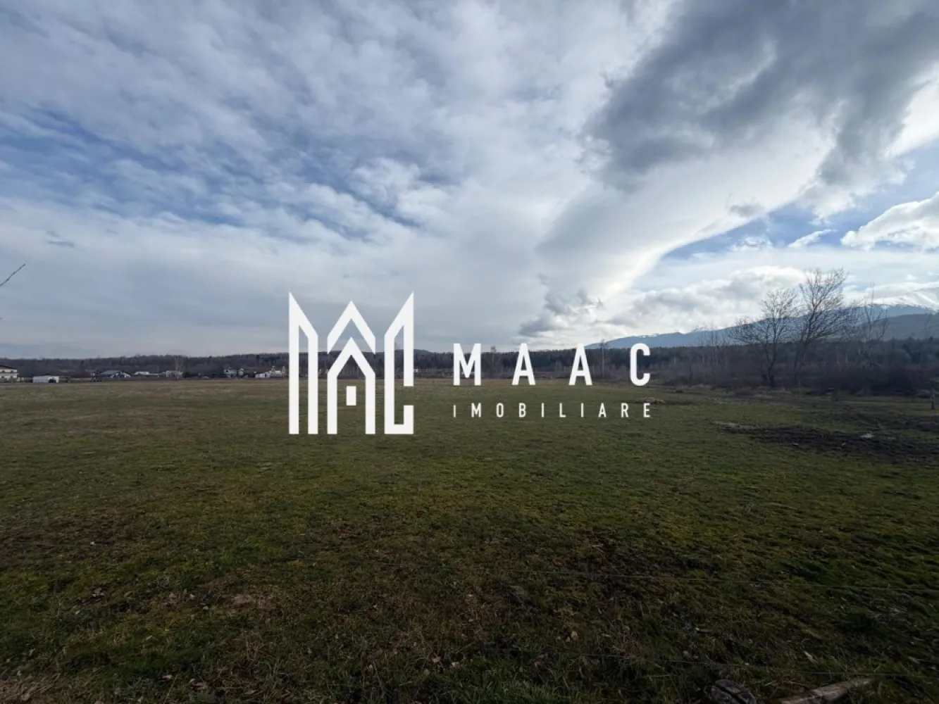 Teren 900 mp | Valea Avrigului | La strada - MAAC Imobiliare vă propune spre vânzare un teren deosebit, situat în zona Valea Avrigului, una dintre cele mai apreciate destinații din apropierea Sibiului.

Proprietatea are o suprafață de 900 mp și beneficiază de deschidere la stradă, oferind acces facil și multiple posibilități de valorificare. Terenul este ideal atât pentru construcția unei case de vacanță, cât și pentru dezvoltarea unui proiect turistic, datorită poziționării excelente.

Unul dintre punctele forte ale acestei proprietăți este priveliștea panoramică spre Munții Făgăraș, care oferă un cadru natural spectaculos, perfect pentru relaxare și evadare din agitația urbană. Zona este în continuă dezvoltare, cu numeroase construcții noi, pensiuni și locuințe de vacanță.

Terenul dispune de curent electric în proximitate, facilitând racordarea rapidă la utilități. Accesul direct din drum reprezintă un avantaj important pentru viitorii proprietari.

Dacă sunteți în căutarea unei investiții sigure sau a unui loc ideal pentru construcția unei proprietăți într-un cadru natural deosebit, această ofertă reprezintă alegerea potrivită.

Contactați echipa MAAC Imobiliare pentru mai multe detalii și programarea unei vizizionari va rog mentionati id :CP3008256