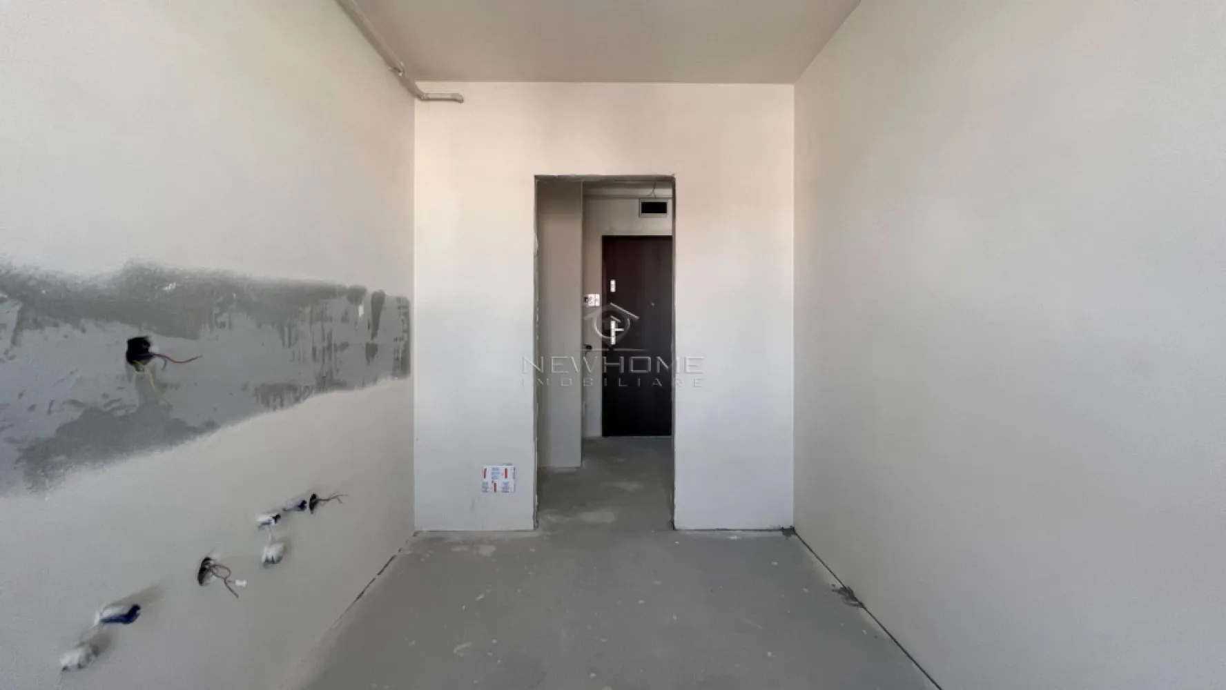 Apartament 3 camere, Park Lake, zona Iulius Mall - NewHOME Imobiliare ofera spre vanzare apartament cu 3 camera semifinisat, suprafata utila de 67 mp + 7 mp. balcon, in ansamblul rezidential Park Lake. Apartamentul este amplasat la etajul 6 din 10, compartimentat astfel: hol, bucatarie, living, 2 dormitoare, 2 bai, balcon. Se preda cu următoarele finisaje: 1 strat de glet, şapă, tâmplărie REHAU cu profil format din 7 camere și triplu strat de sticlă, centrală de apartament în condensaţie ( Buderus ), calorifere, uşă la intrarea, instalaţiile electrice, termice şi sanitare trase la poziţie, senzor de gaz, video interfon, terase finisate cu granit. Loc de parcare subteran 20.000 euro. Avand in vedere poziția si avantajele zonei este una de interes maxim, datorita pozitionarii fiind in apropiere de Iulius Mall, Business centre, facultatea FSEGA, Porsche Engineering, baza Sportiva, Iulius Park, etc. Se vinde de pe persoana fizica, nu se plateste TVA. Pentru mai multe informatii si pentru a programa o vizionare, contactati-ne cu incredere!