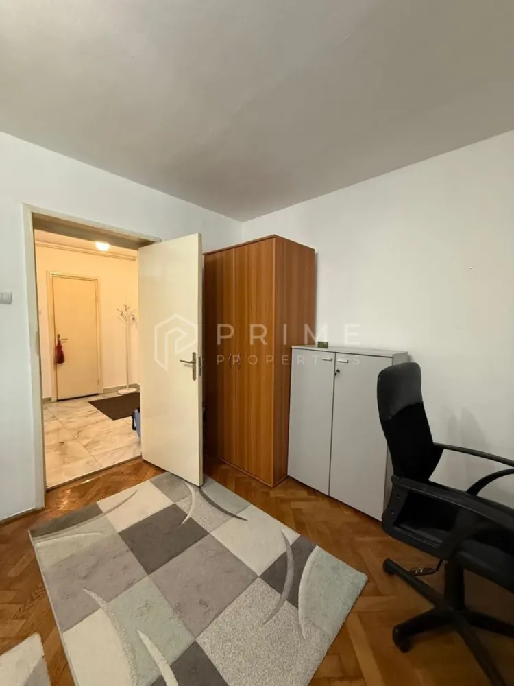Apartament cu 3 camere decomandate- Ideal pentru studenti - Zona Tudor