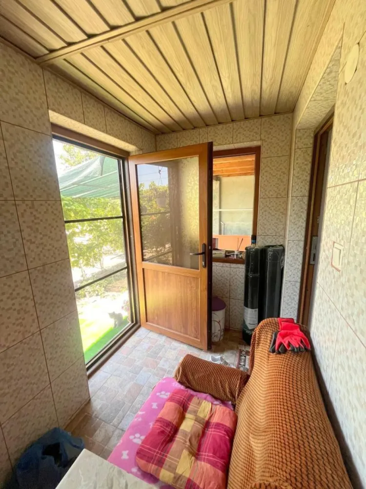 Casă individuală de vânzare în Braniștea - Teren 464 mp -76000 euro - Vă propunem spre vânzare o locuință individuală construită în anul 2012, situată în localitatea Braniștea, într-o zonă liniștită, ideală pentru familiile care își doresc confort, intimitate și apropierea de natură.

Casa este edificată din cărămidă Porotherm, beneficiază de o structură solidă și este acoperită cu tablă Lindab, materiale recunoscute pentru durabilitate și rezistență în timp.
Proprietatea este amplasată pe un teren de 464 mp și are o suprafață construită de 102 mp, fiind compartimentată practic și funcțional.

Compartimentare:
hol de acces;
living spațios și luminos;
2 dormitoare;
bucătărie;
baie.
Locuința oferă toate condițiile necesare pentru un trai confortabil:
construcție din cărămidă Porotherm;
acoperiș din tablă Lindab;
încălzire cu sobe de teracotă;
boiler pentru apă caldă;
fosă septică;
curte generoasă, cu multiple posibilități de amenajare.

Această proprietate reprezintă alegerea ideală atât pentru locuire permanentă, cât și pentru o casă de vacanță, oferind liniște, aer curat și un cadru plăcut de viață, la doar câteva minute de municipiul Galați.

Preț de tranzacționare: 76.000 Euro.
Pentru informații suplimentare și programarea unei vizionări:
Marian Ene - Director Vânzări -- MAG INVEST -- Telefon: 0740.949. 871 --