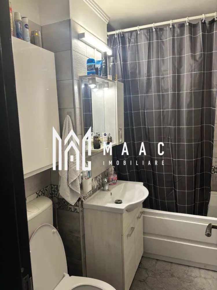 MAAC Imobiliare propune spre vânzare un apartament cu 2 camere, mobilat și utila - MAAC Imobiliare propune spre vânzare un apartament cu 2 camere, mobilat și utilat modern, situat în zona Pieței Ostroveni, la etajul 3.
Apartamentul este decomandat și oferă un spațiu confortabil, ideal pentru locuit sau investiție.
Locuința beneficiază de finisaje de calitate:
gresie și faianță
parchet
ferestre termopan
Baia dispune de aerisire naturală prin geam, un avantaj important pentru confort.
În plus, apartamentul este dotat cu gigacalorimetru și termostat ambiental, asigurând un control eficient al consumului de energie.
Proprietatea se vinde complet mobilată și utilată, fiind pregătită pentru mutare imediată.
Pentru mai multe informații sau pentru programarea unei vizionări, echipa MAAC Imobiliare vă stă la dispoziție!