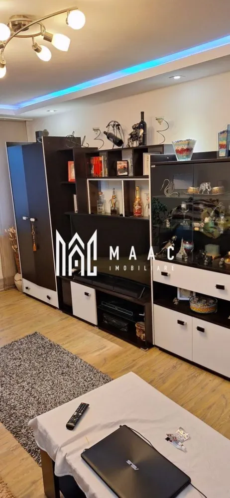 Apartament 3 camere | Complet mobilat și utilat | 2 balcoane - MAAC Imobiliare vă propune spre vânzare un apartament cu 3 camere, situat la etajul 4, într-un imobil cu doar 2 apartamente pe nivel, ceea ce oferă mai multă liniște și intimitate.

Locuința se vinde complet mobilată și utilată, fiind pregătită pentru mutare imediată.

Compartimentare și caracteristici
 • living spațios
 • 2 dormitoare
 • bucătărie complet utilată
 • baie dotată atât cu cadă, cât și cu cabină de duș
 • 2 balcoane, unul orientat spre est, celălalt spre vest, oferind lumină naturală pe tot parcursul zilei

Dotări și îmbunătățiri
 • aer condiționat
 • centrală termică proprie
 • mașină de spălat vase
 • mașină de spălat rufe
 • uscător de rufe
 • combină frigorifică și congelator
 • plită electrică și pe gaz
 • cuptor și hotă

Apartamentul beneficiază de izolație atât la interior, cât și la exterior, inclusiv tavanul și pardoseala, ceea ce contribuie la un confort termic ridicat și costuri reduse de întreținere.

De asemenea, instalațiile electrice și sanitare au fost schimbate integral, oferind siguranță și funcționalitate pe termen lung.

Pentru mai multe detalii sau pentru programarea unei vizionări, vă rugăm să ne contactați și să menționați ID-ul proprietății: CP2972355.