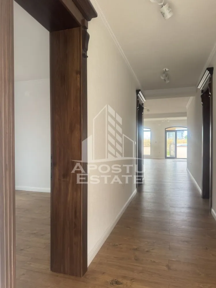 Casa individuala in GHIRODA - Apostu Estate va ofera spre vanzare o casa individula in Ghiroda la doar cateva minute de oras.
Acces foarte bun catre mijloacele de transport in comun si magazine.
Constructie noua din caramida ,ridicata pe regim de inaltime P,avand acoperis de tigla si tamplarie Pvc din geam Termopan.
 Utilitatiile;apa,gaz,curtent si canalizare.
incalzirea se realizeaza prin intermediul centralei pe gaz prin pardoseala.
Curtea este imprejmuita cu gard de beton si pavata .
Constructioa dispune de o suprafata utila de 160 mp si un teren foarte generos de 585 mp,cu deschidere mare avand posibilitatea de a parca in curte.
 Compartimentare;
PARTER;
-hol de acces
-living spatios cu dinning
-bucatarie inchisa 
-3 dormitoare unul din ele are grup sanitar 
-2 bai
-camera tehnica (loc de depozitare)
-terasa acoperita 
Dotarii;,usi din lemn masiv,termostat de ambient in fiecare incapere,pod inalt perfect pentru depozitare.,geamuri mari.
 Se accepta variante de creditare,mai multe detalii la telefon.
Nu ezitati sa ne contactati,va asteptam cu drag la o vizionare chiar astazi!