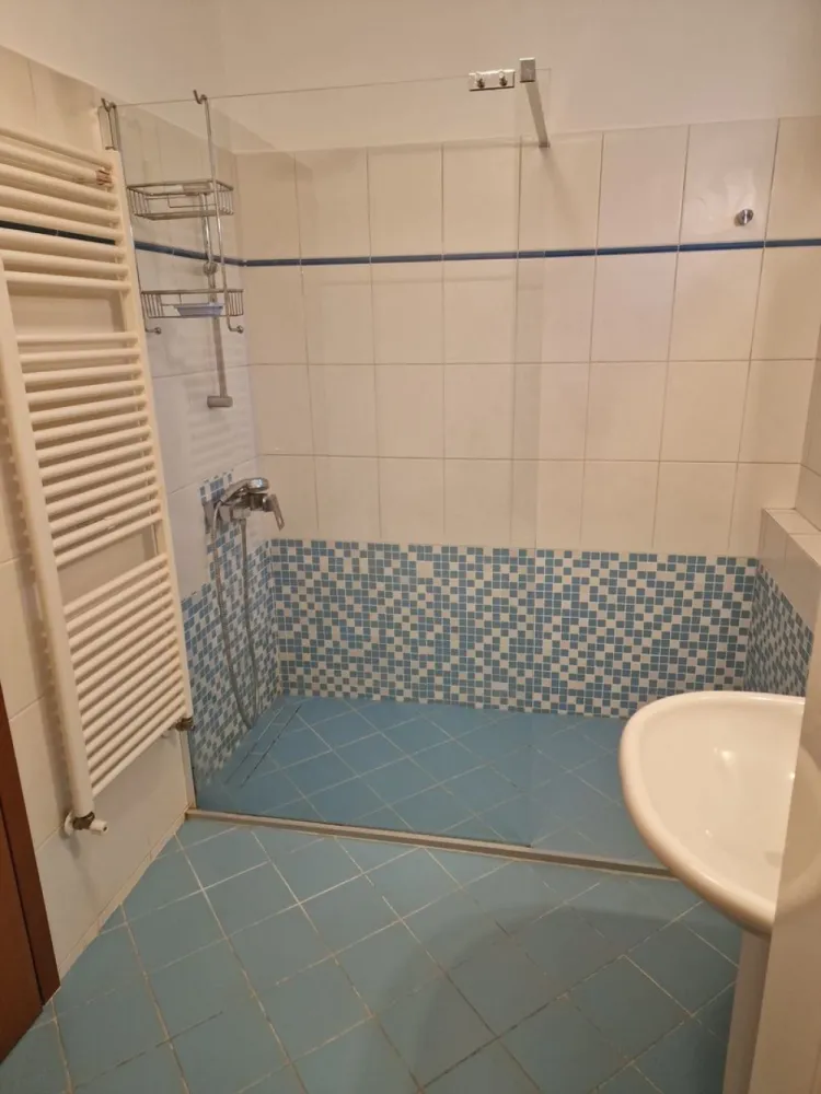 Ag BRASADAS închiriază ap 2 cam 86mp Etaj 2/3 zona ROMANA.