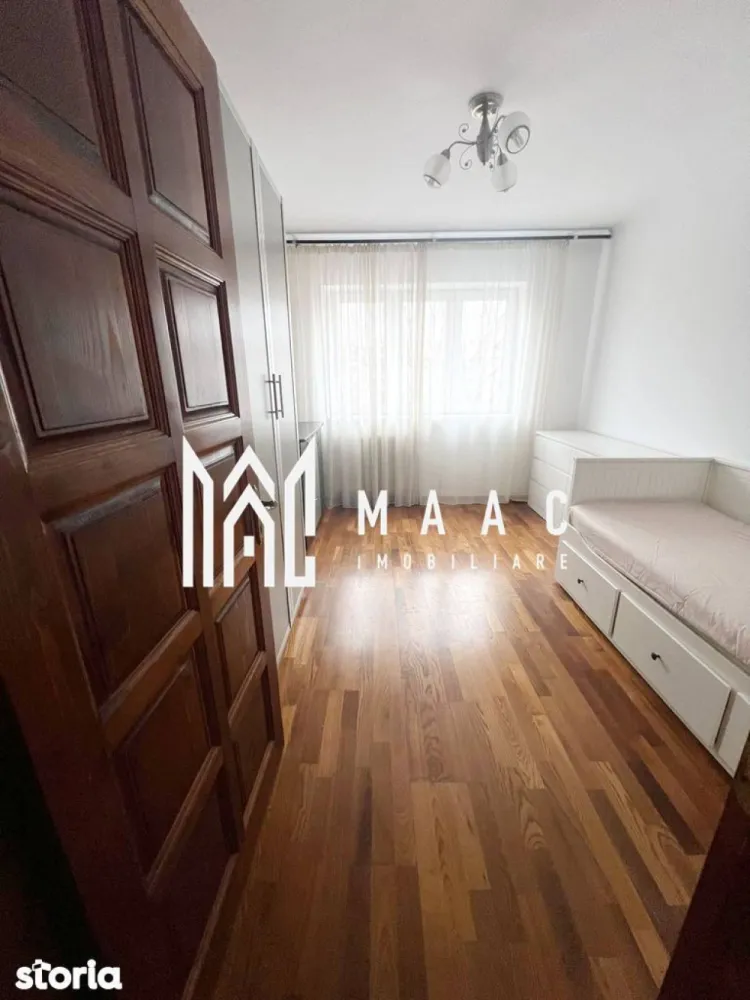 Apartament 2 camere | Ostroveni | etaj 4/10 | lift | centrală - MAAC IMOBILIARE vă propune spre vânzare un apartament cu 2 camere decomandat, situat în zona Ostroveni – Râmnicu Vâlcea
Vă prezentăm un apartament primitor și bine compartimentat, amplasat la etajul 4 din 10, într-un bloc stradal dotat cu lift, ideal atât pentru locuit, cât și pentru investiție.
Detalii generale:
-Suprafață utilă: 49,47 mp
-Suprafață totală: 53,28 mp
Etaj: 4 / 10
Orientare: Sud – lumină naturală pe tot parcursul zilei
-Bloc prevăzut cu lift
-Locuri de parcare disponibile în zonă
Compartimentare eficientă:
-Living: 16,55 mp
-Dormitor: 12,43 mp
-Bucătărie: 6,89 mp
-Baie: 4,60 mp
-Hol: 6,10 mp
-Logie: 3,81 mp
-Cămară: 1,09 mp
-Debara: 1,81 mp
Dotări și îmbunătățiri:
-Instalație electrică schimbată
-Instalație sanitară înlocuită
-Izolație interioară
-Balcon închis
-Centrală termică proprie pe gaz
Apartamentul se vinde complet mobilat și utilat, exact ca în fotografii – gata pentru mutare imediată!
Localizare excelentă:
Imobilul este situat într-o zonă foarte bine conectată, cu acces rapid către:
-creșă și grădiniță
-școli
-stații de transport în comun 
-supermarketuri și diverse puncte de interes
O alegere ideală pentru un stil de viață confortabil sau pentru investiție sigură!
📞 Pentru mai multe detalii sau programarea unei vizionări, echipa MAAC IMOBILIARE vă stă la dispoziție!
CP3010248