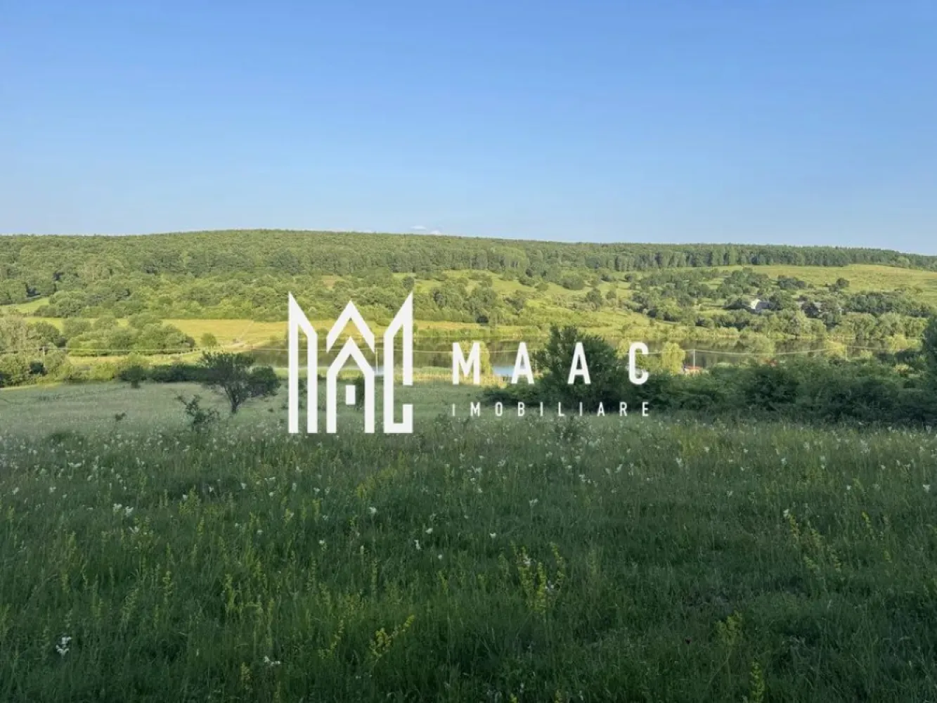 Parcele de Teren | Extravilan | 500 MP | Ideal Cabane AFrame| Lângă Lac |Tocile - MAAC Imobiliare vă propune spre vânzare parcele de teren extravilan situate în zona Tocile, o locație superbă care se distinge prin liniște și o panoramă deosebită asupra cadrului natural. 

Fiecare parcelă are o suprafață de 500 mp si o deschidere la strada de 25 metri liniari, la momentul actual fiind disponibile două.

Locația ideală pentru cei care își doresc o casă de vacanță, fiind o zona unde s-au achizitionat deja loturi pentru amplasarea unor cabane tip A-frame.

În ceea ce privește utilitățile, rețeaua de energie electrică este disponibilă la drumul de acces, existând posibilitatea realizării de branșamente individuale pentru fiecare parcela în parte.

 Terenul oferă oportunitatea de a vă retrage într-o zonă cu aer curat, fiind pretabil pentru construcții cu regim mic de înalțime specifice zonelor de agrement.

 Deoarece mai sunt disponibile doar două parcele, vă invitam să ne contactați pentru a programa o vizionare sau pentru informații suplimentare specificând codul de identificare al proprietății ID: CP3009809