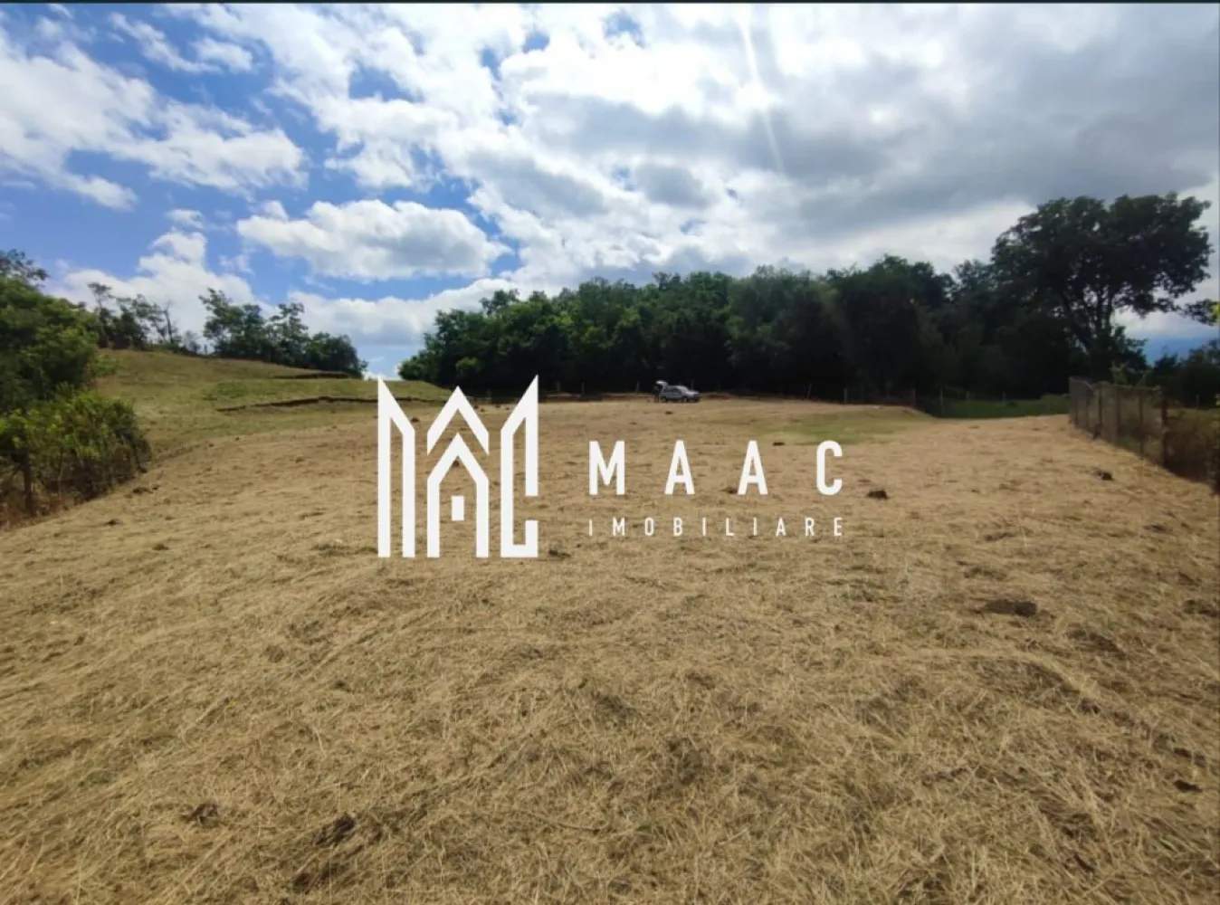 Teren intravilan | 3860 mp în Sărata | Ideal Pensiune sau Resort - MAAC Imobiliare vă propune spre vânzare un teren deosebit, cu un potențial excelent de investiție, situat în localitatea Sărata, comuna Porumbacu de Jos.

Proprietatea are o suprafață generoasă de 3860 mp, fiind încadrată în intravilan, ceea ce oferă multiple posibilități de dezvoltare imediată. Terenul beneficiază de două terase amenajate (săpate în relief), ideale pentru proiecte arhitecturale moderne, cu priveliști deschise și integrare naturală în peisaj.

Un avantaj important îl reprezintă utilitățile disponibile: apa și canalizarea se află pe teren, iar curentul electric este în imediata apropiere, cu posibilitate de racordare rapidă, facilitând demararea construcției fără întârzieri.
Menționăm că terenul nu dispune de gaz, iar în zonă nu există rețea de gaze.

Zona este liniștită, cu aer curat și cadru natural plăcut, fiind potrivită pentru:
dezvoltarea unui resort boutique
construcția unei pensiuni turistice
realizarea unui complex de case de vacanță
sau edificarea unei proprietăți private

Accesul este facil, iar amplasarea oferă un echilibru ideal între intimitate și accesibilitate, într-o zonă în continuă dezvoltare, tot mai căutată pentru investiții turistice.

Puncte forte:
suprafață: 3860 mp
teren intravilan
terasare realizată
utilități: apă și canalizare pe teren
curent electric în apropiere, racordare facilă
potențial ridicat de dezvoltare
zonă liniștită, cu peisaj natural

Această proprietate reprezintă o oportunitate excelentă pentru cei care își doresc o investiție sigură sau dezvoltarea unui proiect într-un cadru natural deosebit.

Pentru mai multe detalii specificati ca ati vazut anuntul cu ID: CP3010103