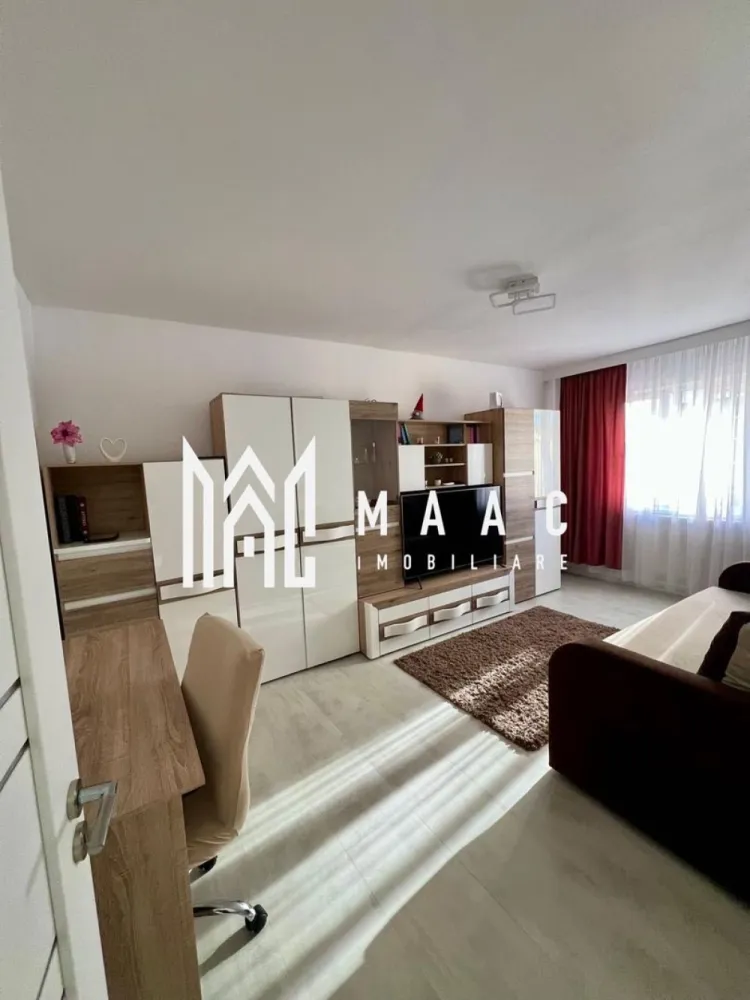 Apartament 3 camere | Lift | 70MPU | Vasile Aron - MAAC Imobiliare vă propune spre închiriere / vânzare un apartament decomandat cu 3 camere, situat la etajul 5 al unui imobil dotat cu lift, ideal pentru cei care își doresc un spațiu bine compartimentat, luminos și ușor de personalizat după propriul stil.

Locuința are o suprafață utilă de 70 mp și se află într-un bloc construit în perioada 1990–2000, beneficiind de o compartimentare practică și de un interior modern.

Compartimentare:
Living generos
Doua dormitoare nemobilate
Bucătărie mobilată și utilată
Baie
Debară

Avantaje:
Decomandat
3 camere
70 mp utili
Bloc cu lift
Bloc construit în perioada 1990–2000
Interior modern
Bucătărie complet mobilată și utilată
2 dormitoare nemobilate – ideale pentru personalizare

Pentru mai multe detalii sau programarea unei vizionări, nu ezitați să ne contactați specificand ID: CP3008998