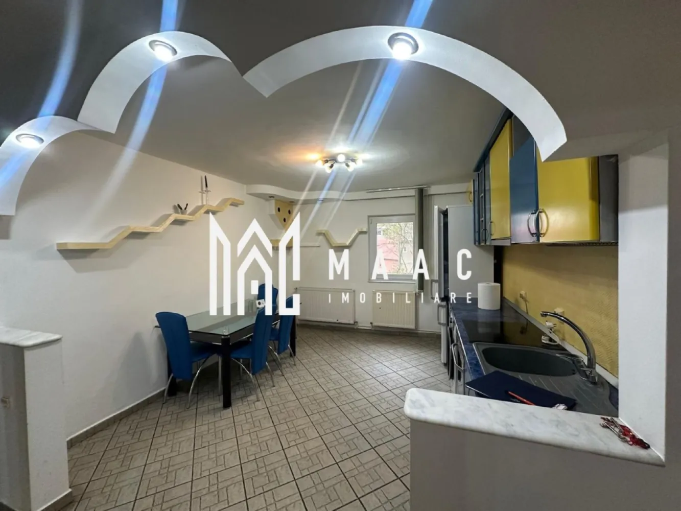 APARTAMENT 3 CAMERE I DECOMANDAT I MIHAI VITEAZUL - Maac Imobiliare ofera spre vanzare apartament cu compartimentare practica, decomandat, 3 camere, bucatarie, baie
Situat la parter inalt, ideal pentru locuit, cat si pentru investitie.

Locatie excelenta, aproape de scoli, gradinite, magazine, supermarket, transport in comun.

Zona linistita.

Pentru mai multe detalii sau vizionare anuntati telefoic CP3009546