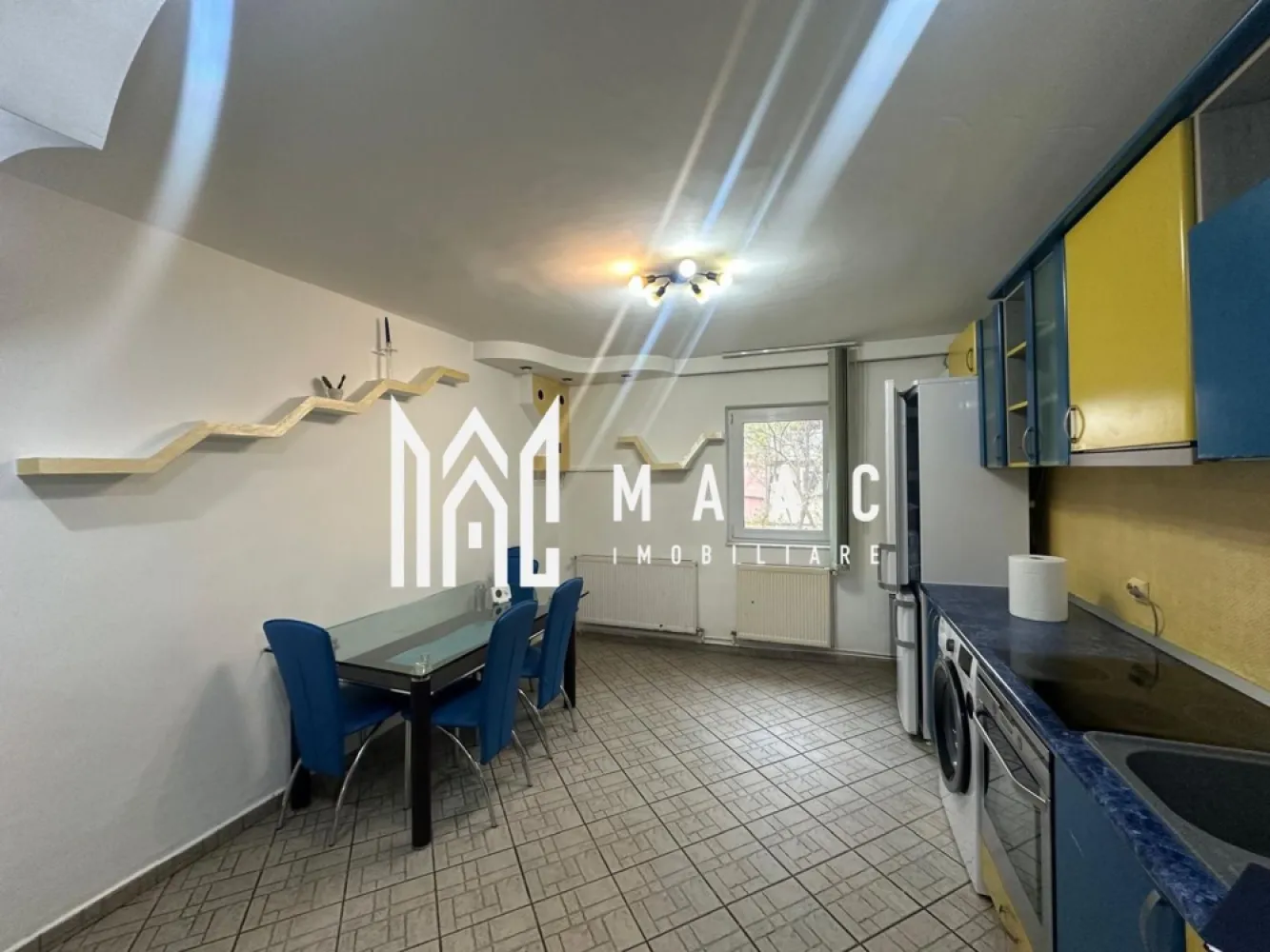 APARTAMENT 3 CAMERE I DECOMANDAT I MIHAI VITEAZUL - Maac Imobiliare ofera spre vanzare apartament cu compartimentare practica, decomandat, 3 camere, bucatarie, baie
Situat la parter inalt, ideal pentru locuit, cat si pentru investitie.

Locatie excelenta, aproape de scoli, gradinite, magazine, supermarket, transport in comun.

Zona linistita.

Pentru mai multe detalii sau vizionare anuntati telefoic CP3009546