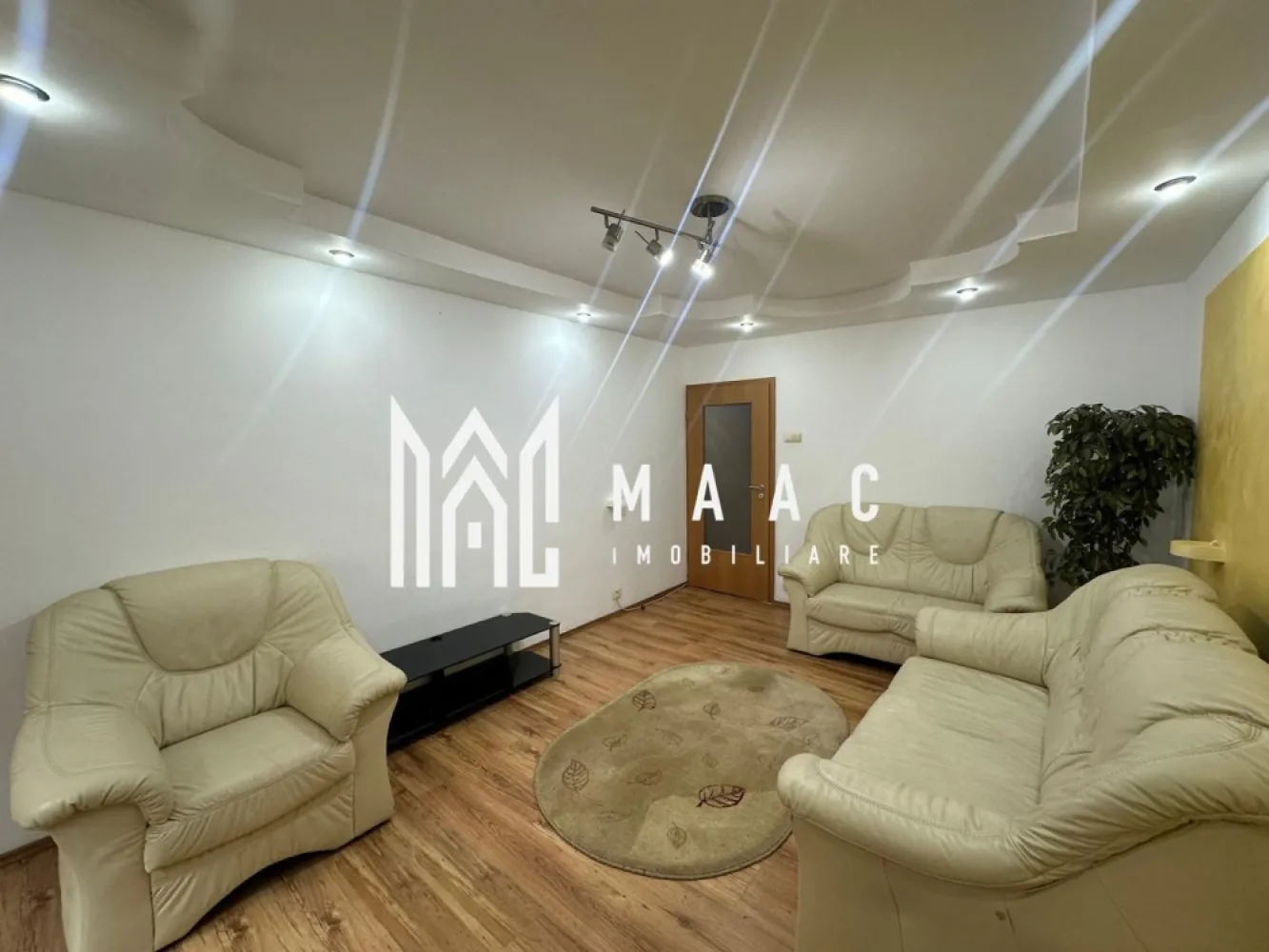 APARTAMENT 3 CAMERE I DECOMANDAT I MIHAI VITEAZUL - Maac Imobiliare ofera spre vanzare apartament cu compartimentare practica, decomandat, 3 camere, bucatarie, baie
Situat la parter inalt, ideal pentru locuit, cat si pentru investitie.

Locatie excelenta, aproape de scoli, gradinite, magazine, supermarket, transport in comun.

Zona linistita.

Pentru mai multe detalii sau vizionare anuntati telefoic CP3009546