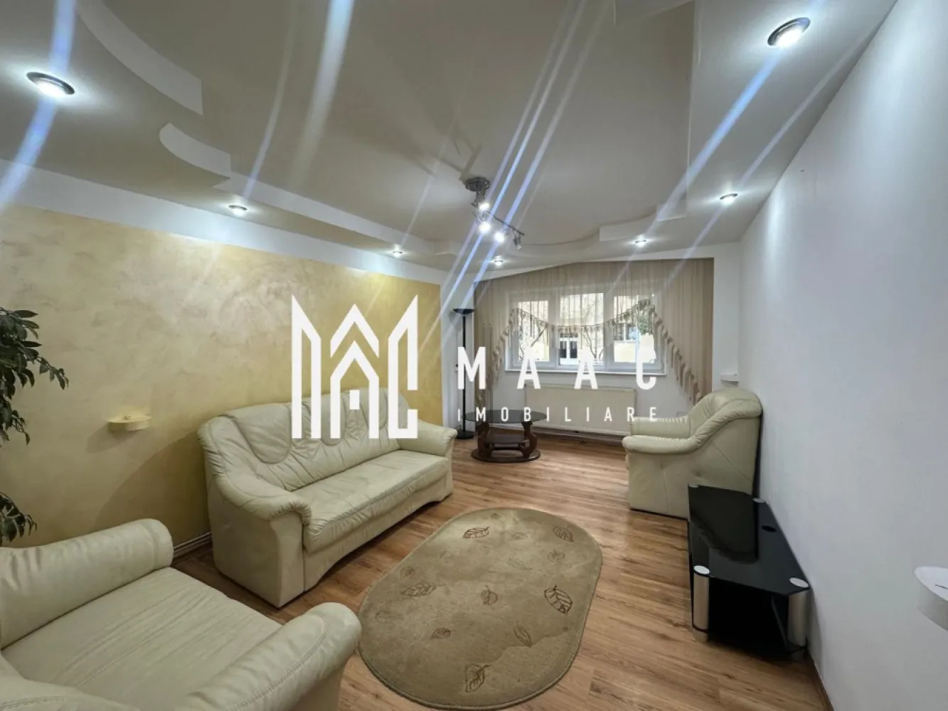 APARTAMENT 3 CAMERE I DECOMANDAT I MIHAI VITEAZUL - Maac Imobiliare ofera spre vanzare apartament cu compartimentare practica, decomandat, 3 camere, bucatarie, baie
Situat la parter inalt, ideal pentru locuit, cat si pentru investitie.

Locatie excelenta, aproape de scoli, gradinite, magazine, supermarket, transport in comun.

Zona linistita.

Pentru mai multe detalii sau vizionare anuntati telefoic CP3009546
