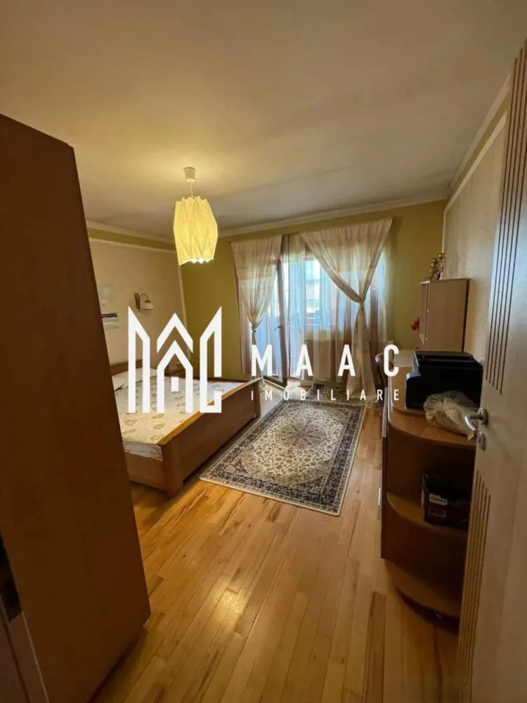 Apartament 3 camere | Decomandat | 70 MPU | Ștrand II - MAAC Imobiliare vă propune spre închiriere un apartament cu 3 camere situat în zona Ștrand, una dintre cele mai apreciate zone rezidențiale din Sibiu, cu acces facil către principalele puncte de interes ale orașului.

Compartimentare:
Living open-space
Bucătărie complet mobilată și utilată
Zonă de dining
2 dormitoare cu acces separat
Baie
Hol
Fiecare dormitor are balcon
Se v-a pune și aer condiționat

Caracteristici:
Decomandat
Lumină naturală generoasă,un dormitor mai călduros și altul mai răcoros 
Mobilat complet
Televizor smart mare (nu este în poze,a fost pus recent)
La momentul actual s-au mai făcut modificări ,în apropiere este și Parcul Belvedere
Telefon fix
Imobilul este amplasat în zona Ștrand, în apropierea spațiilor comerciale, școlilor, grădinițelor și a mijloacelor de transport în comun, oferind un stil de viață confortabil și accesibil.

Condiții de închiriere:
-Garanție echivalentul unei chirii lunare
-Nu se acceptă animale de companie
-Potrivit și pentru familii cu copii
Pentru mai multe detalii și programarea unei vizionări, precizați telefonic că ați văzut anunțul cu CP2811638.