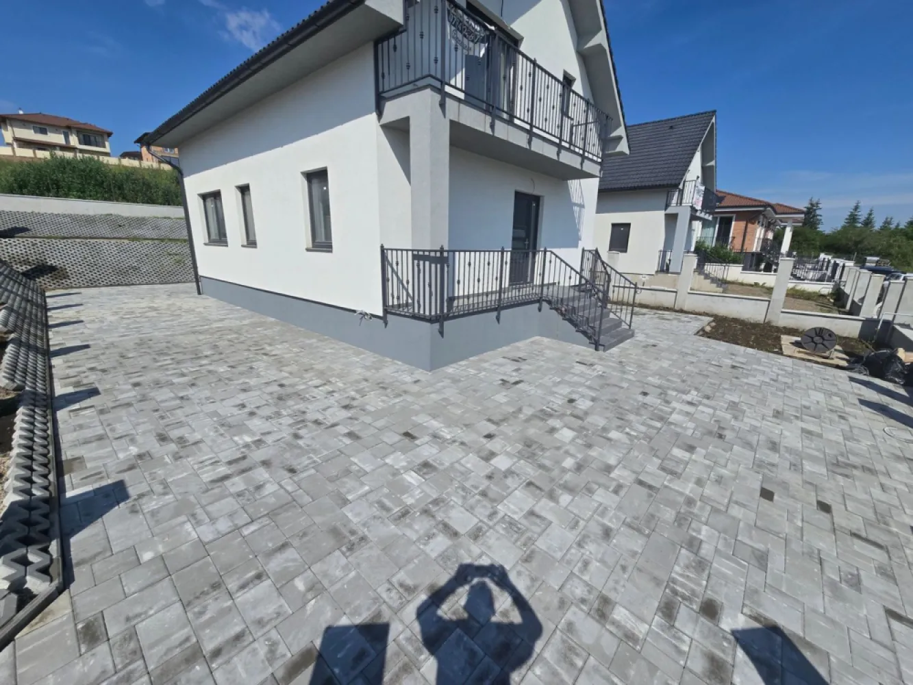 Casa 4 camere la cheie,2bai,120 mp,501 mp teren,zona Corunca