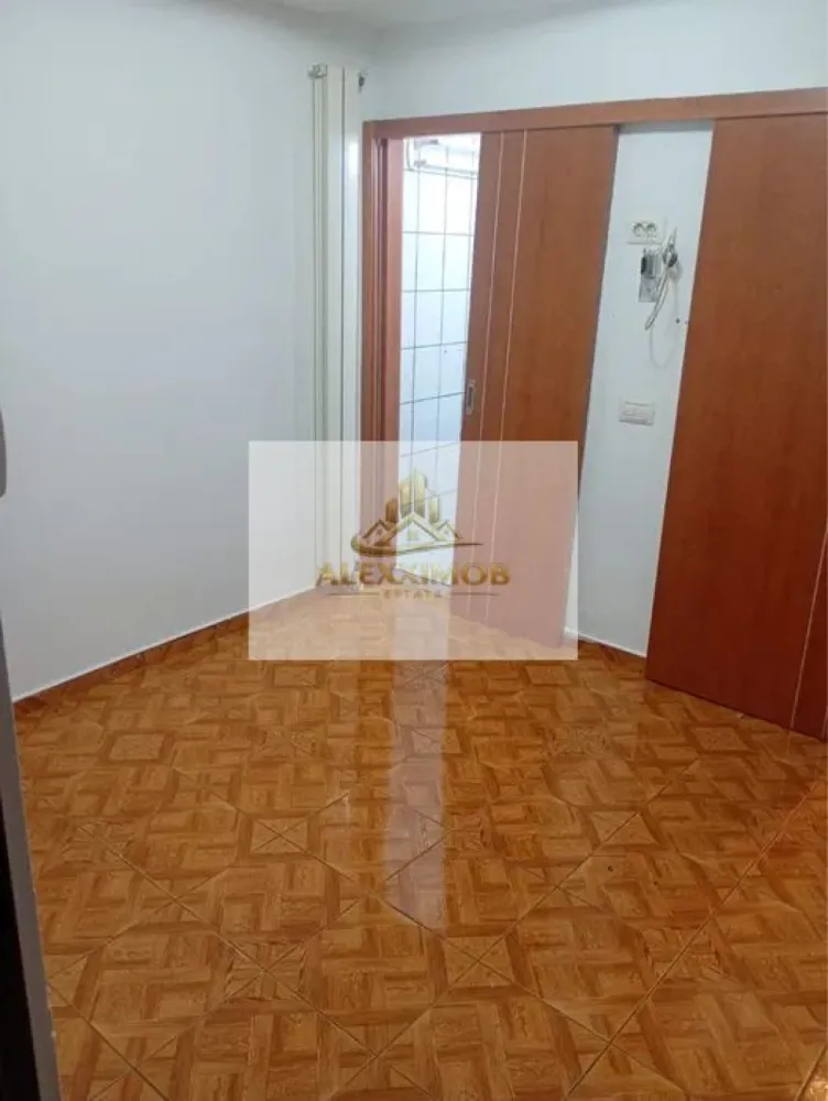 Apartament de Vanzare - 2 Camere - 36 mp - Zona Eroii Revolutiei - Va propun spre vanzare un apartament cu 2 camere, decomandat, situat la parter. Locuinta este foarte bine compartimentata si ofera un spatiu confortabil, potrivit atat pentru locuit cat si pentru investitie.

Amplasare intr-o zona linistita, acces facil la mijloace de transport, magazine si alte puncte de interes.

Pardoseli din gresie si lemn.

P/4

PRET - 36500 E

 Agentie: comision 800