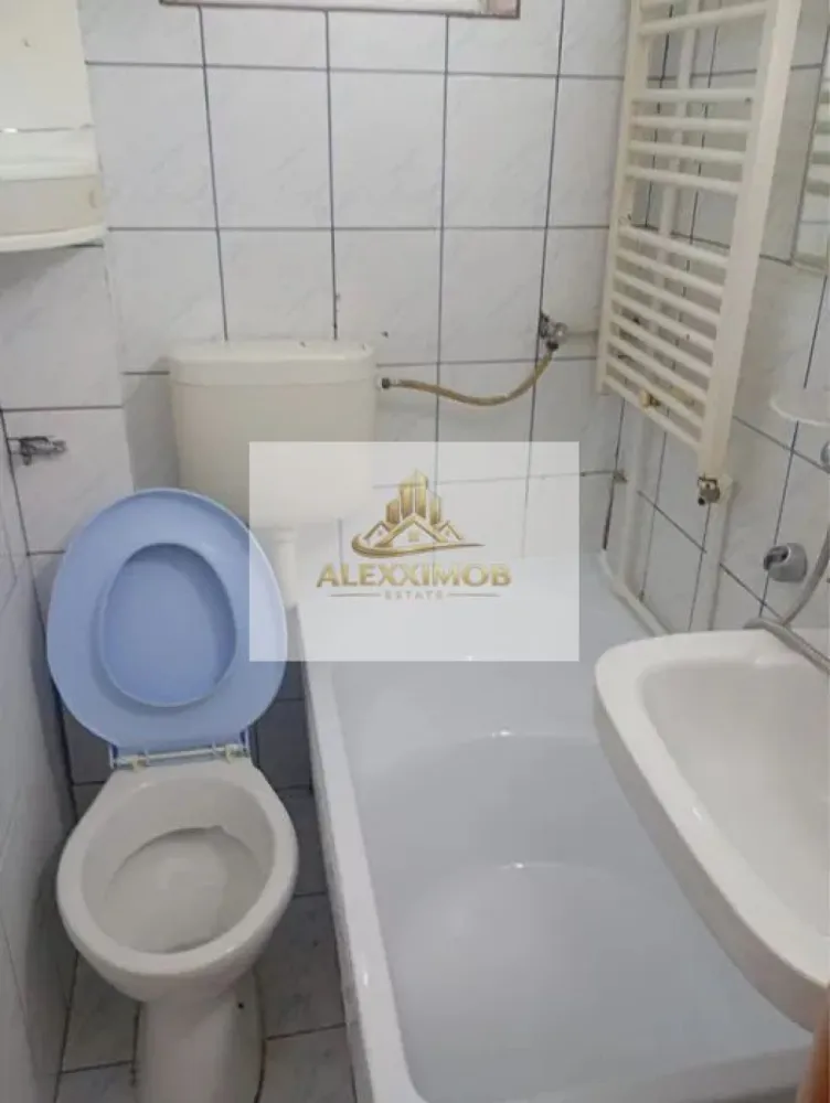 Apartament de Vanzare - 2 Camere - 36 mp - Zona Eroii Revolutiei - Va propun spre vanzare un apartament cu 2 camere, decomandat, situat la parter. Locuinta este foarte bine compartimentata si ofera un spatiu confortabil, potrivit atat pentru locuit cat si pentru investitie.

Amplasare intr-o zona linistita, acces facil la mijloace de transport, magazine si alte puncte de interes.

Pardoseli din gresie si lemn.

P/4

PRET - 36500 E

 Agentie: comision 800