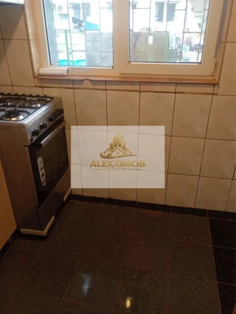 Apartament de Vanzare - 2 Camere - 36 mp - Zona Eroii Revolutiei - Va propun spre vanzare un apartament cu 2 camere, decomandat, situat la parter. Locuinta este foarte bine compartimentata si ofera un spatiu confortabil, potrivit atat pentru locuit cat si pentru investitie.

Amplasare intr-o zona linistita, acces facil la mijloace de transport, magazine si alte puncte de interes.

Pardoseli din gresie si lemn.

P/4

PRET - 36500 E

 Agentie: comision 800