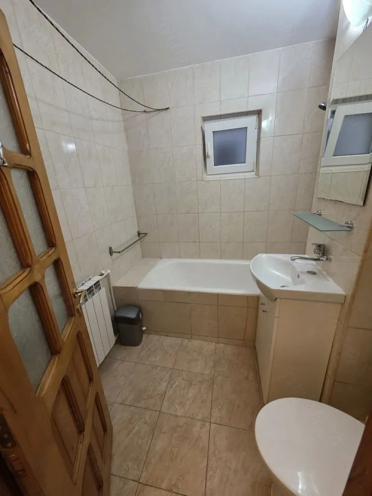 De inchiriat apartament cu 3 camere Micro 17, 343 euro