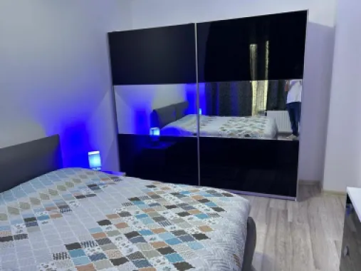Vand apartament 3 camere Intre Lacuri