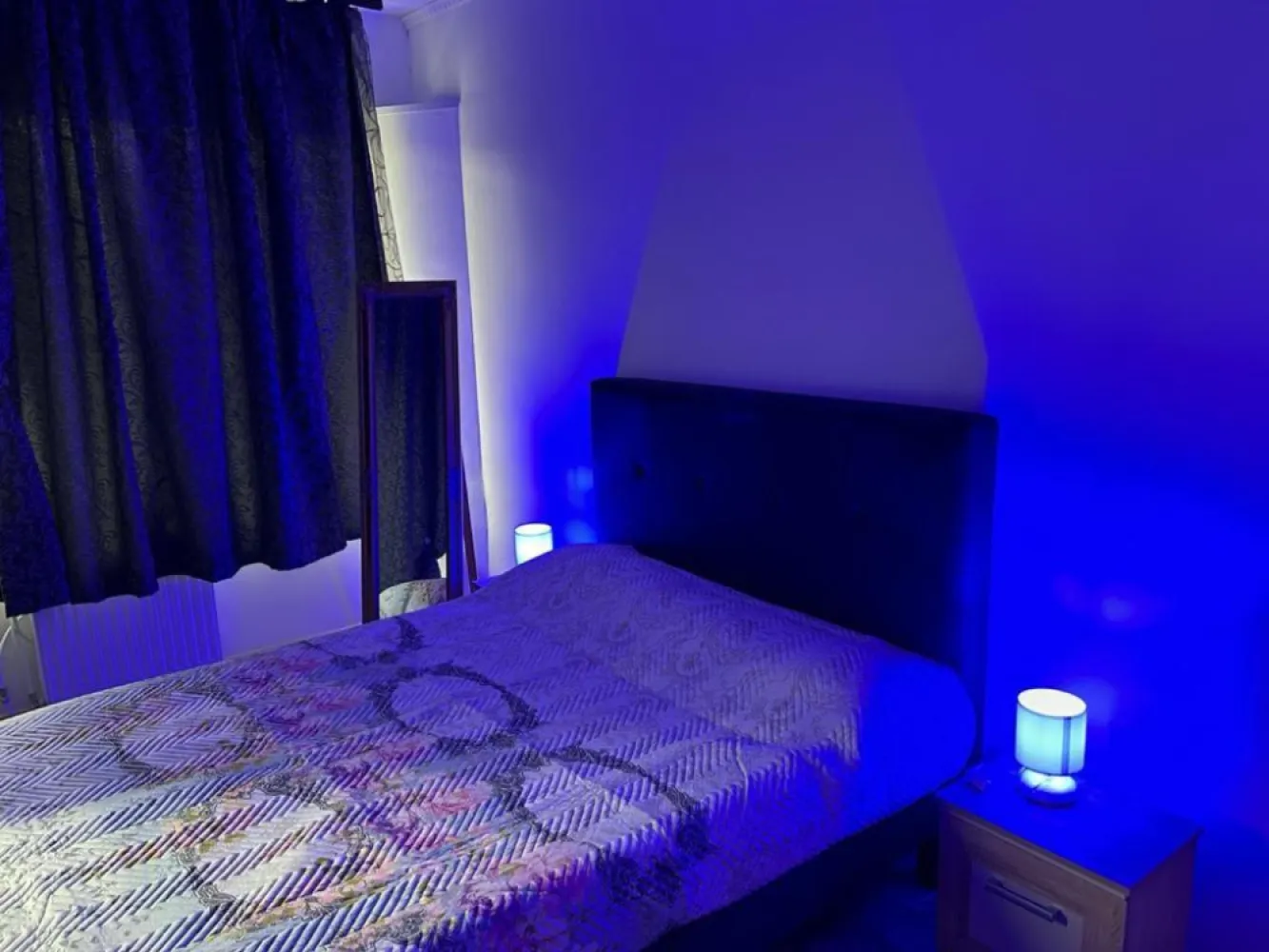 Vand apartament 3 camere Intre Lacuri - 🏡 Apartament 3 camere + terasă generoasă + parcare | Între Lacuri | view lac &amp; FSEGAO proprietate rară, situată în cartierul Între Lacuri, una dintre cele mai dorite zone din Cluj-Napoca, ideală atât pentru locuit, cât și pentru investiție.📐 Suprafață utilă: 67 mp &nbsp;🌿 Suprafață totală cu terasă: 80 mp &nbsp;🏢 Etaj: 1 &nbsp;🚗 Parcare inclusă &nbsp;Compartimentarea este inteligentă și practică: inițial apartamentul a fost cu 2 camere, fiind ulterior recompartimentat în 3 camere, oferind acum un plus de funcționalitate (ideal pentru birou sau cameră de copil).✨ Puncte forte:– terasă spațioasă, perfectă pentru relaxare &nbsp;– priveliște deschisă către lac și zona FSEGA &nbsp;– apartament luminos, bine poziționat &nbsp;– etaj intermediar (foarte căutat) &nbsp;– parcare inclusă – avantaj major în zonă &nbsp;📍 Localizare excelentă:– la câteva minute de Iulius Mall &nbsp;– aproape de FSEGA &nbsp;– acces rapid către mijloace de transport, magazine, restaurante și zone verzi &nbsp;💼 Ideal pentru:– locuință personală &nbsp;– investiție (închiriere rapidă datorită poziției) &nbsp;💶 Preț: 290.000 € &nbsp;📞 Pentru mai multe detalii sau programarea unei vizionări, nu ezitați să mă contactați.