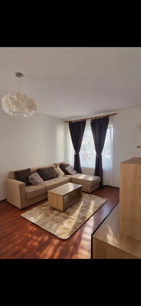 P.F. închiriez apartament 2 camere, etaj 1/4, parcare inclusă – Florești, Str. Florilor - Vă propun spre închiriere un apartament cu 2 camere, situat pe strada Florilor 192, în Florești, aproape de magazine și de stația de bus, ideal pentru cei care caută un spațiu echilibrat între confort, lumină naturală și funcționalitate.Locuința are o suprafață utilă de 49 mp (56 mp total) și este compartimentată eficient:living open space cu bucătăriedormitor cu dressingbaiehol2 balcoane (3,5 mp)&nbsp;Apartamentul se remarcă prin luminozitate, o atmosferă plăcută și un ambient primitor, fiind potrivit atât pentru un cuplu, cât și pentru o persoană care își dorește un spațiu bine organizat.&nbsp;Avantaje:✔ loc de parcare inclus 🚗✔ compartimentare practică✔ luminos pe tot parcursul zilei✔ pet-friendly 🐾&nbsp;💶 Preț: 420 €/lună + Garanție o lună de chirie- ușor negociabil&nbsp;Un apartament care oferă mai mult decât utilitate – oferă o stare de bine.📩 Pentru detalii suplimentare sau programarea unei vizionări, vă stau la dispoziție la telefon sau în privat.
