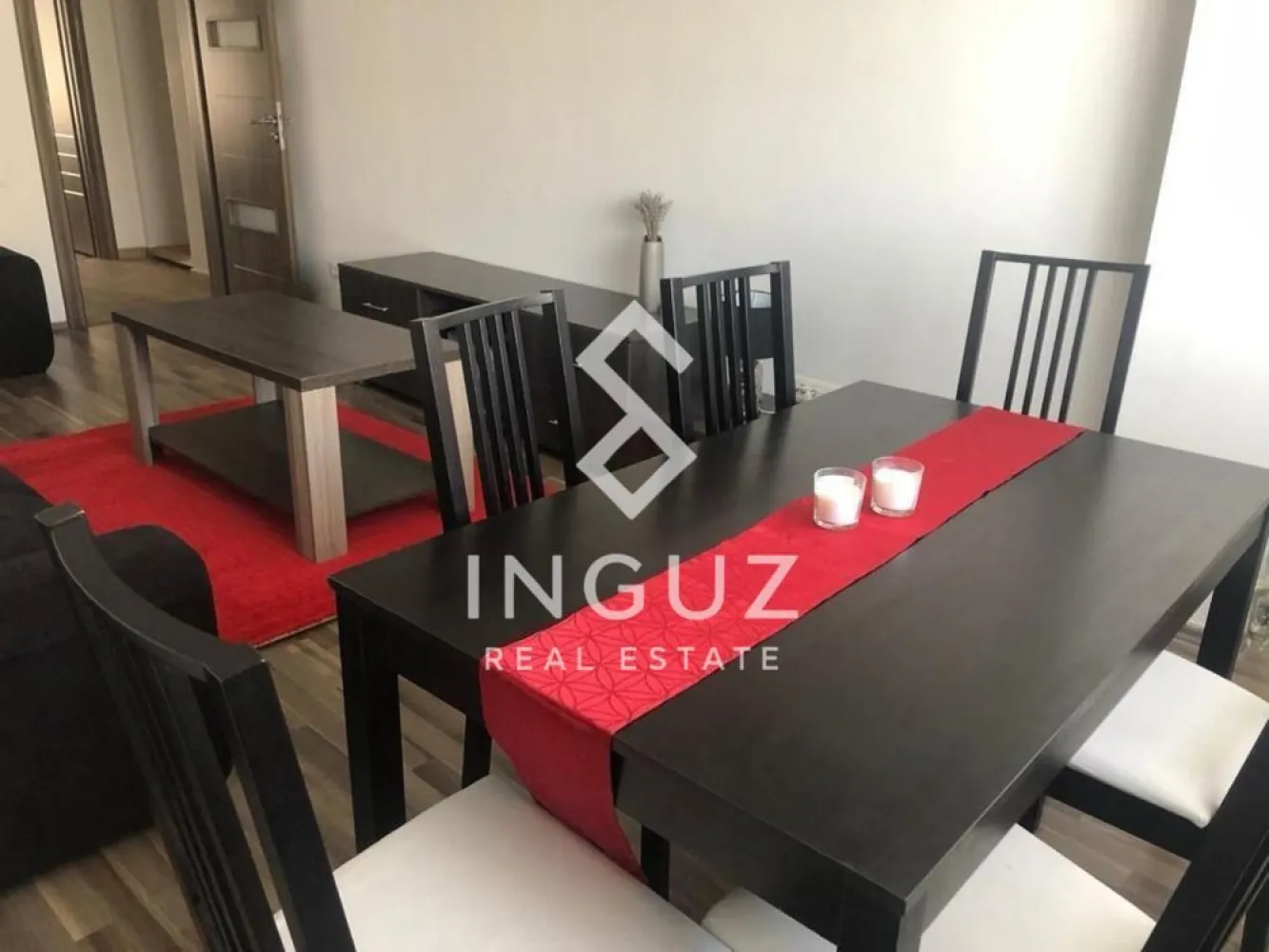 Apartament 3 camere Dristor/ parklake - Te invităm să descoperi un apartament primitor, recent igienizat, pregătit să devină noul tău cămin. Situat la doar 4 minute de mers pe jos până la stația de metrou Dristor, acest apartament cu 3 camere decomandat, îți oferă confortul de care ai nevoie, exact acolo unde contează.

Locuința este complet mobilată și utilată – nu îți lipsește absolut nimic. Tot ce ai de făcut este să-ți aduci hainele și să te instalezi.

Cu multiple spații de depozitare inteligente, apartamentul este ideal pentru cei care apreciază atât funcționalitatea, cât și ordinea. Fie că lucrezi de acasă sau ai nevoie de un spațiu de relaxare, fiecare cameră e pregătită să se adapteze stilului tău de viață.