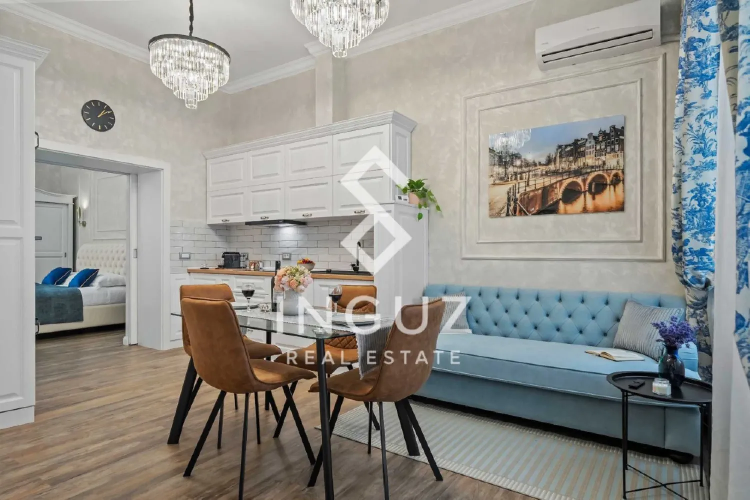 Apartament de închiriat | Ultracentral – București - Apartament de închiriat | Ultracentral – București
Preț: 700 € (negociabil)

Detalii proprietate:

Tip: Apartament
Compartimentare: Semidecomandat
Suprafață utilă: 44 m²
Etaj: Parter
An construcție: Înainte de 1977
Stare: Mobilat și utilat complet

Descriere:
Apartament de închiriat situat ultracentral, la câțiva pași de Teatrul Național București (TNB) și Piața Universității.

Proprietatea oferă un spațiu luminos și bine organizat, ideal pentru persoane active care doresc acces rapid la toate punctele de interes ale capitalei.

Compartimentare:

Living cu bucătărie open-space
Dormitor
Baie
Debara
Intrare separată

Avantaje:

Locație ultracentrală
Acces imediat la transport public
Restaurante, cafenele, magazine și instituții culturale în apropiere
Zonă activă, dar apartament cu ambient liniștit

Comision agenție: 50%

Inguz Real Estate
📱 +40 774 017 567 (WhatsApp)
📱 +40 724 922 092
✉️ info.inguzrealestate.com