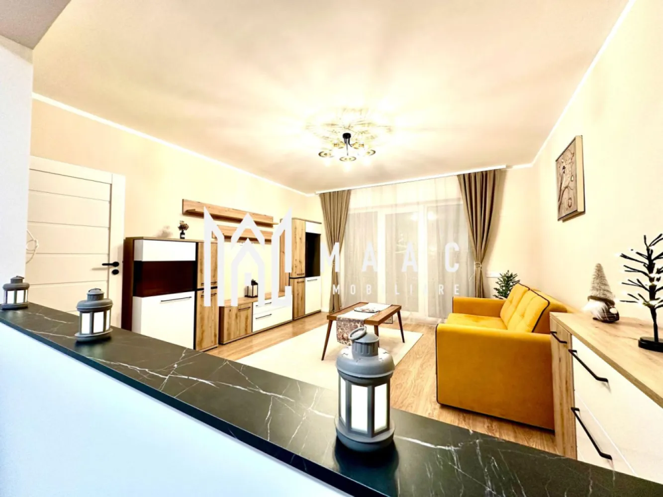 Apartament de vanzare Sibiu 2 camere | Exterior Vest | 54 mp, INTABULAT - Apartament de vânzare în Sibiu, în zona Exterior Vest - Cartierul DaVinci, cu 2 camere decomandate, 54 mp utili, balcon și loc de parcare, finalizat și pregătit pentru locuire.

Detalii proprietate:
• Suprafață utilă de 54 mp și suprafață construită de 64 mp
• Compartimentare decomandată: living, dormitor, bucătărie separată, baie și balcon finisat complet
• Parter într-un imobil cu 2 niveluri, finalizat în 2023
• Finisaje moderne, încălzire în pardoseală și izolație cu vată bazaltică
• Jaluzele electrice, orientare sudică și 1 loc de parcare inclus
• Apartamentul se predă mobilat și utilat, cu contoare funcționale
• Vila are doar 12 apartamente, oferind un cadru mai aerisit și liniștit

Cartierul DaVinci oferă acces rapid către Zona Industrială Vest, Aeroportul Internațional Sibiu și magazinul Metro, iar Centrul Istoric al Sibiului este la aproximativ 15 minute. Zona include spații verzi generoase și deschidere către priveliște spre munți.

Cod anunț CP2465336. Contactați echipa MAAC Imobiliare pentru detalii suplimentare și pentru programarea unei vizionări.