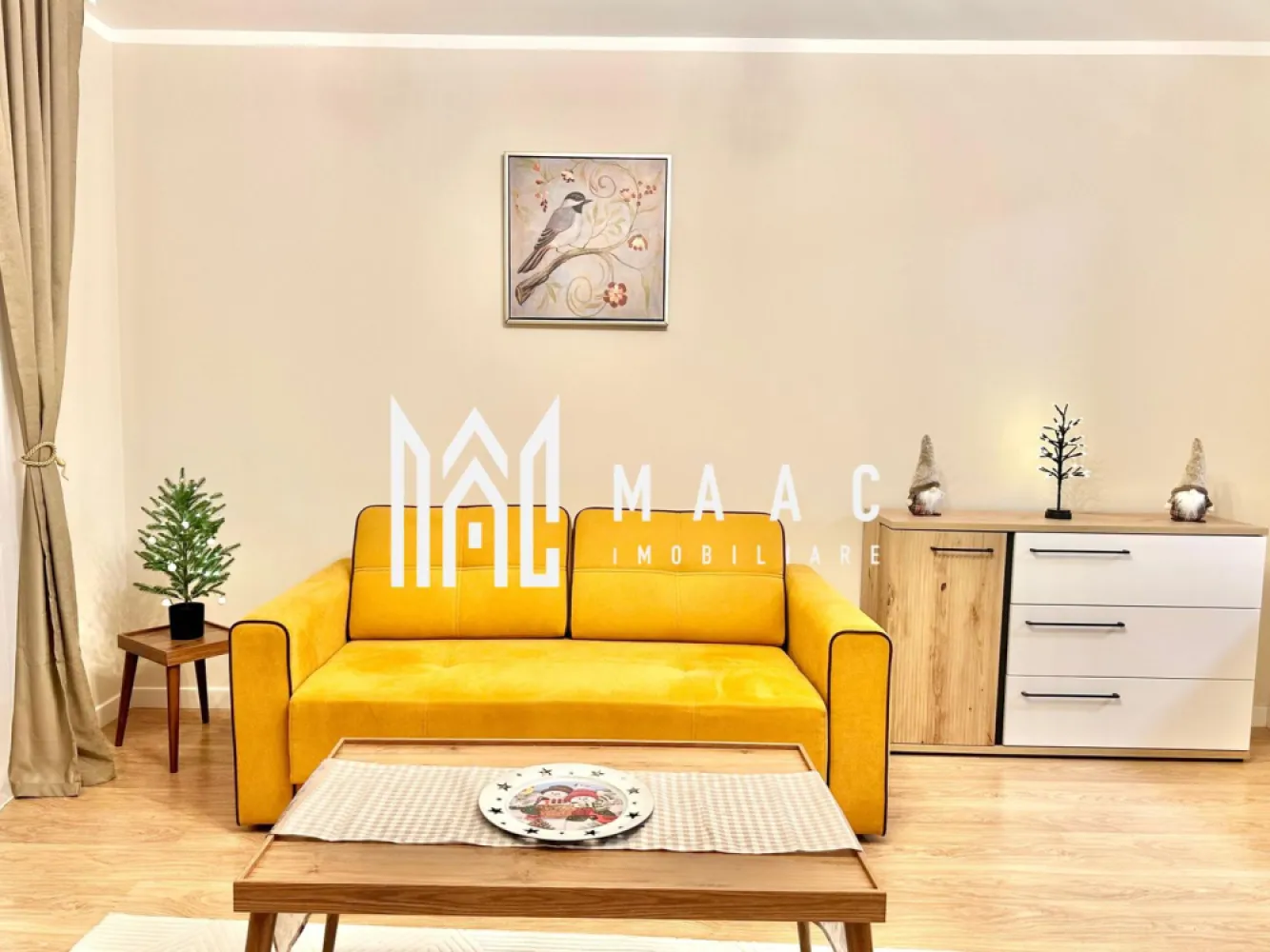 Apartament de vanzare Sibiu 2 camere | Exterior Vest | 54 mp, INTABULAT - Apartament de vânzare în Sibiu, în zona Exterior Vest - Cartierul DaVinci, cu 2 camere decomandate, 54 mp utili, balcon și loc de parcare, finalizat și pregătit pentru locuire.

Detalii proprietate:
• Suprafață utilă de 54 mp și suprafață construită de 64 mp
• Compartimentare decomandată: living, dormitor, bucătărie separată, baie și balcon finisat complet
• Parter într-un imobil cu 2 niveluri, finalizat în 2023
• Finisaje moderne, încălzire în pardoseală și izolație cu vată bazaltică
• Jaluzele electrice, orientare sudică și 1 loc de parcare inclus
• Apartamentul se predă mobilat și utilat, cu contoare funcționale
• Vila are doar 12 apartamente, oferind un cadru mai aerisit și liniștit

Cartierul DaVinci oferă acces rapid către Zona Industrială Vest, Aeroportul Internațional Sibiu și magazinul Metro, iar Centrul Istoric al Sibiului este la aproximativ 15 minute. Zona include spații verzi generoase și deschidere către priveliște spre munți.

Cod anunț CP2465336. Contactați echipa MAAC Imobiliare pentru detalii suplimentare și pentru programarea unei vizionări.