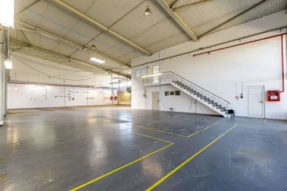 Hală industrială de vânzare 3495 mp în Arad