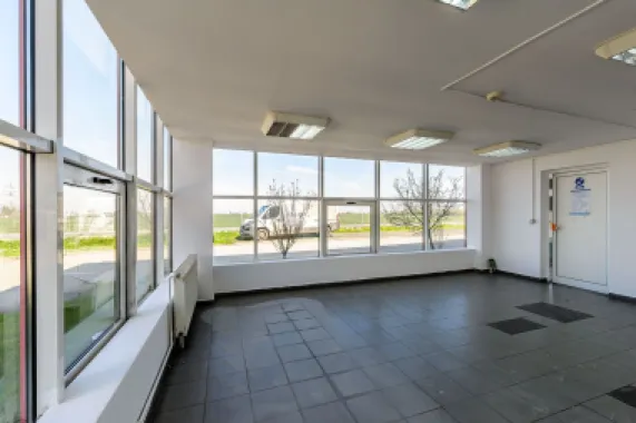 Hală industrială de vânzare 3495 mp în Arad