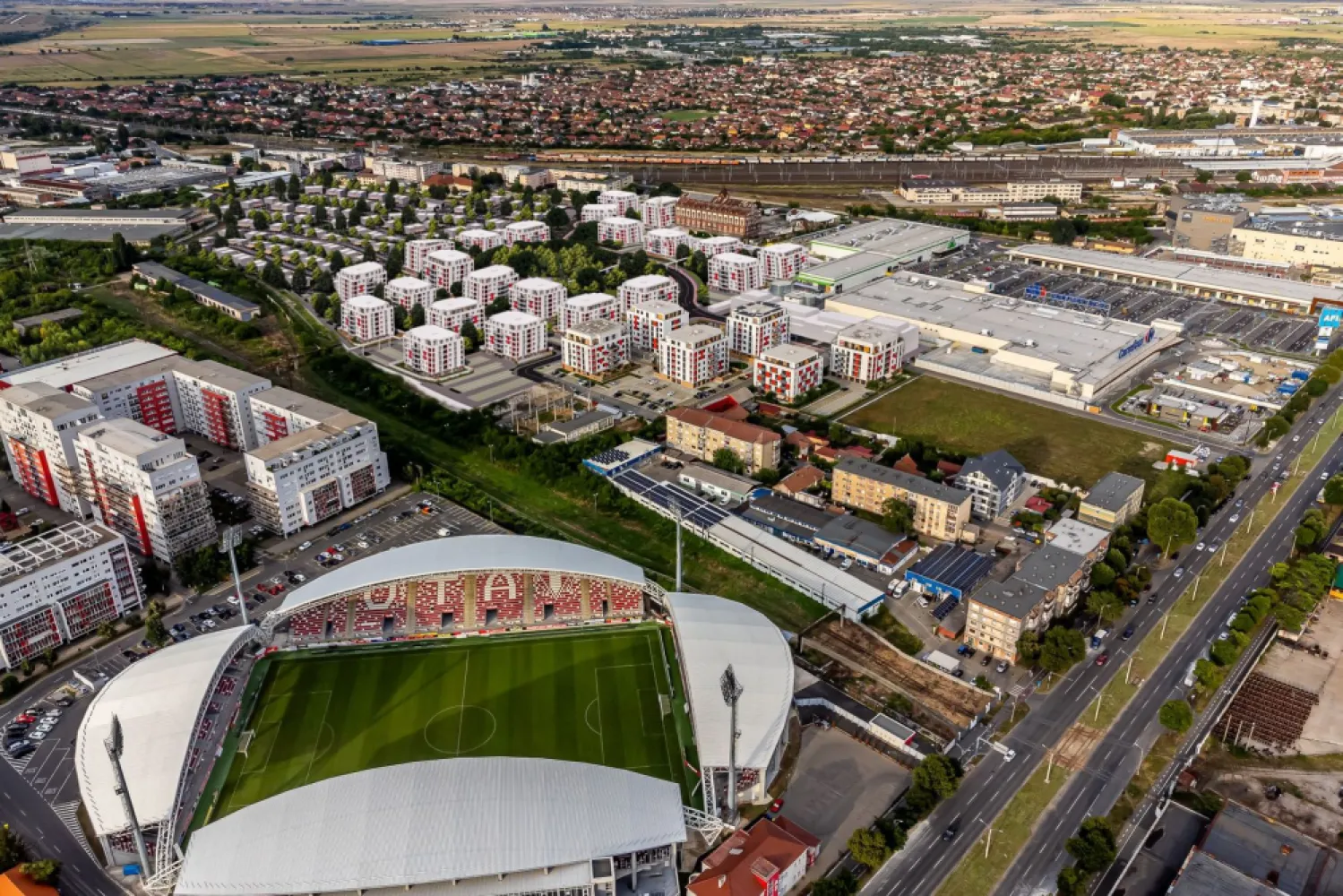 Teren Central ARED - direct de la dezvoltator - Iți cauți o casă în zonă centrală dar nici una nu este pe placul tău?

Acum ai șansa să iți construiești, așa cum iti dorești, într-o locație centrală ce vine cu avantajele unui cartier nou.
Intrarea în cartier securizată, locuri de agrement, piste de alergat,spații verzi, comunitatea selectă.

Parcela 37 îți oferă un spațiu generos pentru casa ta, cu o suprafață de 632 mp. Toate utilitățile, precum apă, canalizare, curent, gaz se află pe teren pentru a putea începe construcția casei. Intrarea în cartierul de case, se poate face de pe 2 artere principale acestea fiind Calea 6 Vânători si Calea Aurel Vlaicu.

Pentru mai multe informații și pentru a programa o vizionare, iți stau la dispoziție.

Contact 0742267773
Szuchanszki Andreea Consultant ARED
Birou Central

Birou: ACASĂ | Agenție imobiliară Arad 
Adresă: Bulevardul Decebal 2, Arad 310133