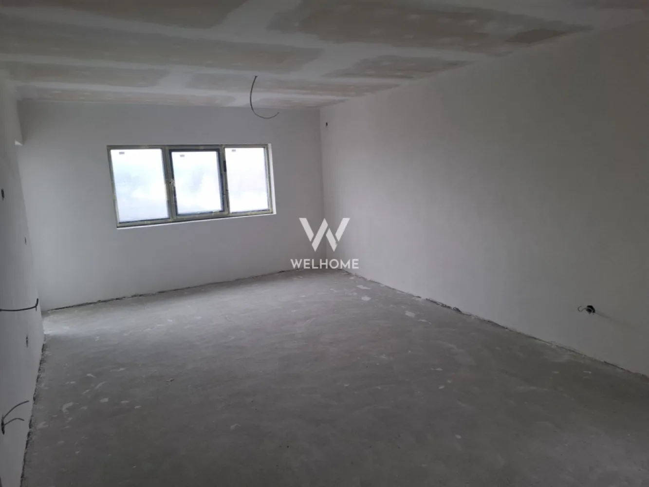 Apartament doua camere NOU si SPATIOS -Selimbar, Sibiu - Va propunem spre vanzare un apartament spatios situat intr-o zona linistita din Selimbar.
Apartamentul este compus dintr-un hol generos, dormitor, lving+bucatarie de 31 mp, baie mare, balcon.

Pozitionarea sudica si etajul 2 face din acest apartament unul luminos si calduros
Stadiul de predare la interior este La Alb, geamuri termopan, centrala termica, incalzire in pardoseala
Loc de parcare propriu

Apartamentul este intabulat si se poate achizitiona imediat.
La cerere si contracost poate fii finisat La Cheie.

Pret La Alb: 100000 euro.