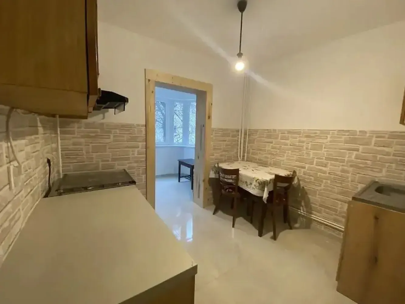 De inchiriat apartament cu 2 cam, zona I. C. Frimu, 353 euro - Se ofera spre inchiriere un apartament cu 2 camere situat in cartierul I.C.Frimu la etajul 1 din 4 intr-un imobil bine intretinut.
Locuinta este recent renovata si se prezinta intr-o stare foarte buna, fiind complet mobilata si utilata, gata pentru mutare imediata.
Nu se accepta animale de companie.
La incheierea contractului de inchiriere chiriasul va achita o chirie, o garantie egala cu valoarea unei chirii si comisionul agentiei imobiliare.
Pentru mai multe detalii sunați la numărul de telefon 0746.252.252 Liliana Ene.
