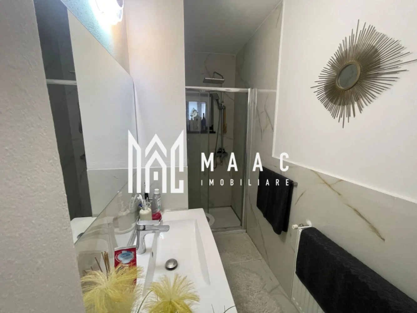 Penthouse 4 Camere | Zona Kogalniceanu | Sebes - MAAC Imobiliare va prezinta un apartament tip penthouse deosebit, situat într-o zonă liniștită și selectă din Sebeș, pe strada Mihail Kogălniceanu nr. 58B. 
Proprietatea face parte dintr-o construcție nouă, realizată cu materiale de top și finisaje de înaltă calitate.

Caracteristici principale:
Suprafață utilă: 102 mp
Terasă generoasă: 70 mp
Avans minim:50%

Compartimentare:
3 dormitoare, fiecare cu dressing propriu
Dormitor matrimonial cu baie proprie
O a doua baie complet utilată
Hol de acces către toate camerele
Bucătărie cu living open-space
Bucătărie exterioară de vară, ideală pentru relaxare și seri petrecute alături de familie și prieteni

Detalii suplimentare:
Apartamentul este complet mobilat și utilat, oferind un nivel superior de confort și funcționalitate. Spațiile luminoase, finisajele moderne și terasa spectaculoasă creează o atmosferă rafinată și primitoare.

Această proprietate reprezintă alegerea perfectă pentru cei care caută un cămin elegant, modern și exclusivist, sau pentru o investiție sigură pe termen lung.

Pentru mai multe detalii specificati telefonic ID:CP2810882