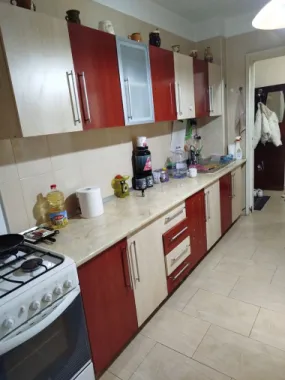 Apartament de vânzare – 3 camere, Piața Centrală, etaj 3