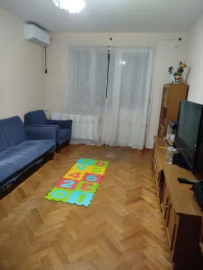 Apartament de vânzare – 3 camere, Piața Centrală, etaj 3