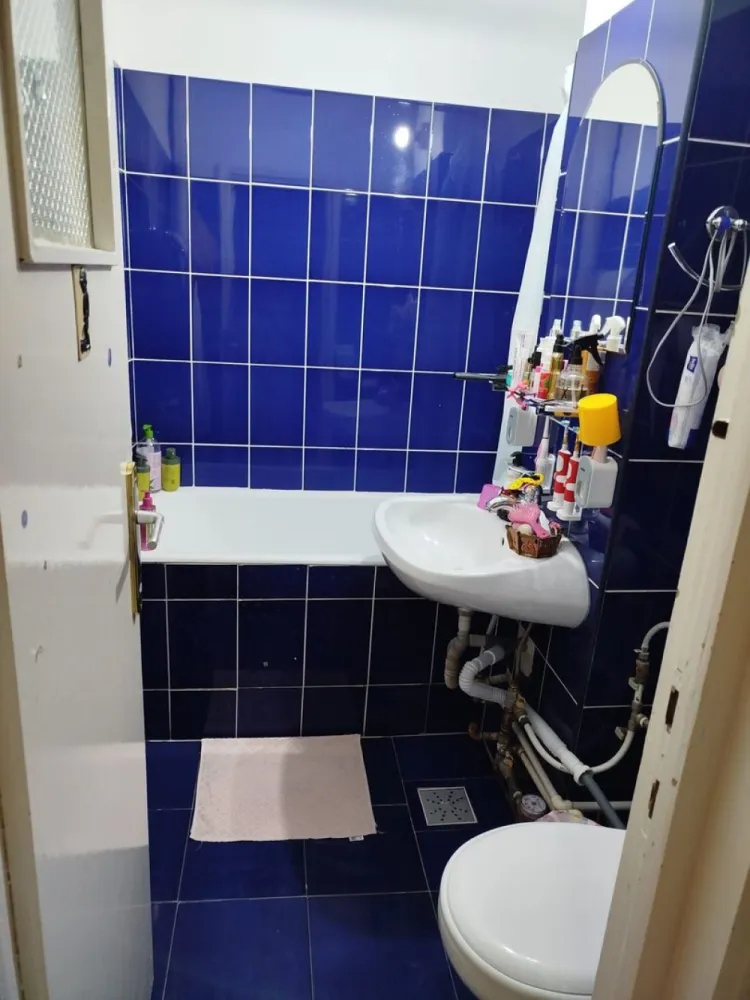 Apartament de vânzare – 3 camere, Piața Centrală, etaj 3