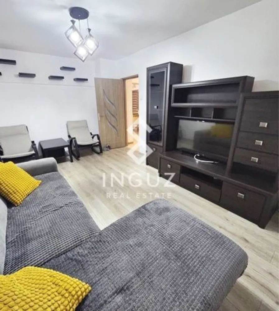 Apartament 3 camere de închiriat | Obor – Bucur Obor - Apartament 3 camere de închiriat | Obor – Bucur Obor

Preț: 650 €
Comision agenție: 50%

Locație:

Deasupra magazinului Bucur Obor (Bloc ALMO 1), Șoseaua Colentina
La aproximativ 2 minute de stația de metrou Bucur Obor

Detalii proprietate:
Tip: apartament 3 camere
Compartimentare: decomandat
Suprafață utilă: 70 m²
Balcon: 11 m² (închis)
Suprafață totală: ~81 m²
Etaj: 2 / 10
An construcție: 1977 – 1990
Prima închiriere
Dotări:
Mobilat modern
Complet utilat
Aer condiționat
Mașină de spălat
Plită + hotă
Cuptor electric + cuptor cu microunde
2 televizoare Smart
Descriere:

Apartament spațios de 3 camere, situat într-o zonă foarte bine conectată, deasupra magazinului Bucur Obor.

Locuința este la prima închiriere, complet mobilată și utilată, pregătită pentru mutare imediată.

Balconul generos oferă spațiu suplimentar, iar poziționarea asigură acces rapid către metrou, transport public, centre comerciale și Piața Obor.

Condiții:
Nu se acceptă animale de companie
Inguz Real Estate

📱 +40 774 017 567 (WhatsApp)
📱 +40 724 922 092
✉️ info.inguzrealestate.com