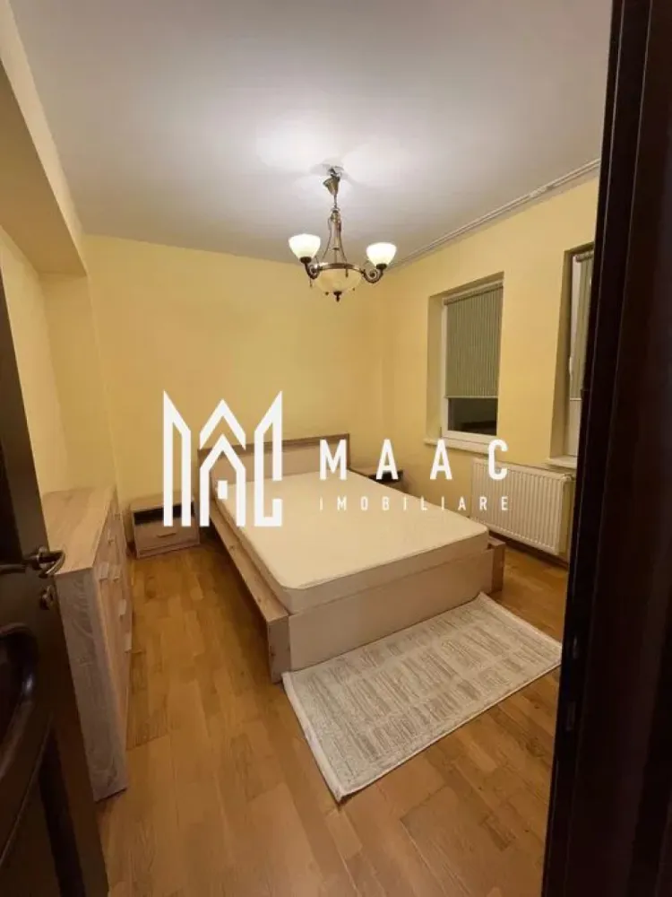 Apartament 4 camere | 98 MPU | Parcare | Zona Ștrand - MAAC Imobiliare vă propune spre închiriere un apartament modern și bine compartimentat, cu 4 camere, situat la parter înalt, în zona Ștrand – Sibiu.

Proprietatea oferă o suprafață generoasă și o compartimentare practică, formată din living, trei dormitoare, bucătărie complet mobilată și utilată, două băi și un balcon spațios. Apartamentul se închiriază complet mobilat și utilat, fiind pregătit pentru ocupare imediată.

Beneficiază de loc de parcare inclus în preț, acces facil către principalele artere ale orașului, precum și de proximitatea față de magazine, școli și transport public.

Nu se acceptă animale de companie. 
Se percepe garanție în valoarea unei chirii. 
Prețul este negociabil.

Pentru mai multe detalii sau pentru a programa o vizionare, vă rugăm să ne contactați.
Specificați ID-ul CP2810697.