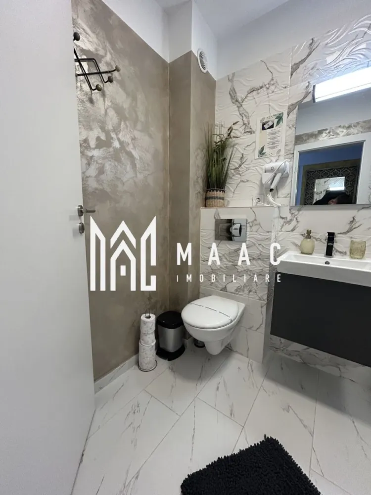Apartamente 2 Camere | 40Mp | Balcon | Loc de Parcare | Cartierul Henri Coandă - MAAC Imobiliare vă propune spre vânzare un apartament modern cu 2 camere, situat în cartierul Henri Coandă din Sibiu, într-o zonă rezidențială aflată în plină dezvoltare, apreciată pentru liniște, acces facil către oraș și comunitatea rezidențială în continuă formare. Proprietatea reprezintă o alegere potrivită atât pentru locuință personală, cât și pentru investiție imobiliară, datorită poziționării într-un cartier modern și a nivelului ridicat de amenajare.

Apartamentul este amenajat la standarde premium și se vinde complet mobilat și utilat, fiind pregătit pentru mutare imediată sau pentru introducerea rapidă în circuitul de închiriere. Spațiul interior este gândit pentru confort și funcționalitate, cu finisaje moderne, mobilier de calitate superioară și un ambient elegant care oferă un spațiu luminos și primitor.

Dotări și beneficii:
-încălzire în pardoseală
-aer condiționat
-bucătărie complet utilată (plită electrică, frigider și electrocasnice)
-televizoare în fiecare cameră
-mobilier modern de calitate superioară
-loc de parcare inclus

Interiorul apartamentului este amenajat într-un stil modern și elegant, cu atenție la detalii și materiale de calitate, oferind un nivel ridicat de confort pentru viitorii proprietari. Compartimentarea și dotările îl fac potrivit atât pentru utilizare imediată, cât și pentru exploatarea eficientă ca investiție.

Proprietatea este potrivită pentru:
-închiriere pe termen lung
-regim hotelier
-locuință personală

Datorită poziției în cartierul Henri Coandă, una dintre zonele rezidențiale aflate în dezvoltare din Sibiu, apartamentul reprezintă o oportunitate atractivă pentru cumpărătorii care caută o locuință modernă sau o investiție sigură pe piața imobiliară locală.

Bonus: primele apartamente vândute vor beneficia de spațiu de depozitare la subsol, ideal pentru depozitarea obiectelor personale sau sezoniere.

Proprietățile bine amenajate din această zonă se vând rapid, motiv pentru care recomandăm programarea unei vizionări din timp pentru a descoperi avantajele acestei proprietăți.

Pentru mai multe informații și programări la vizionare, vă rugăm să ne contactați telefonic și să menționați CP2955537.