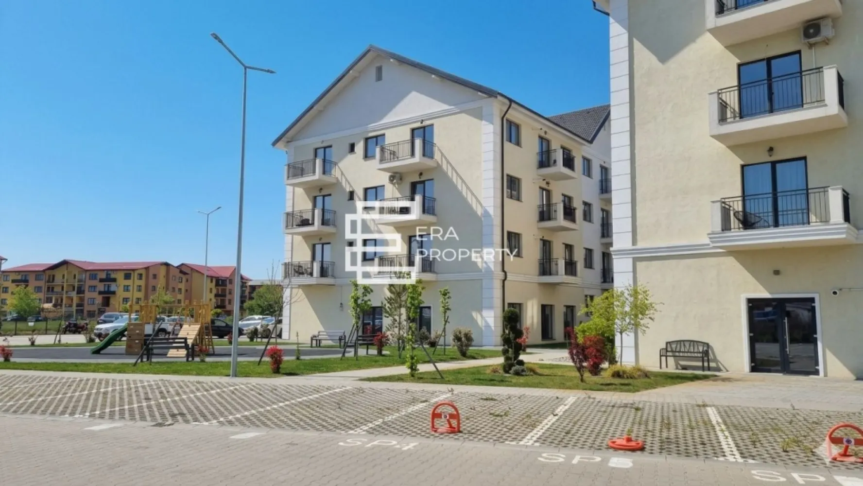 Apartament studio 40 mp, zona Brana Selimbar - Apartament studio 40 mp, zona Brana Selimbar

Apartament studio de 40 mp, cu balcon de 3,35 mp într-un ansamblu rezidențial modern și căutat. Locuința este compartimentată eficient și include: cameră, bucătărie, baie, hol și balcon .

Apartamentul se predă la stadiul de alb: 
*Pereți tencuiți și gletuiți, pregătiți pentru vopsea/lavabilă
*Uși și ferestre montate 3 foi de sticla , 5 camere.
*Instalații electrice si sanitare trase pe poziție .
*Centrală, incalzire in pardoseala.
*Șapă elicopterizata.
* Contoare de utilități (apă, gaz, curent)

- Loc de parcare inclus în preț
Ideal pentru locuit sau pentru investiție, într-o zonă liniștită, dar cu acces facil către toate punctele de interes din oraș.
Ansamblul rezidențial include loc de joacă pentru copii, spații verzi, alei de promenadă și iluminat stradal, fiind un loc ideal pentru relaxare.
Mod de plata agreat: cash/credit bancar.

*Pozele sunt cu titlu de prezentare!

Pret : 82000 euro
Tel: 0772 298 572

Ansamblu rezidențial format din 6 blocuri elegante, situat pe strada Nicolae Brana, în zona de Sud-Est a Sibiului, la doar câteva minute de Shopping City și LIDL.

✔️ Apartamente cu 1, 2 și 3 camere (37 – 74 mp)
✔️ Lift, parcare inclusă, spații comerciale și loc de joacă
✔️ Finisaje premium: încălzire în pardoseală, centrală proprie, tâmplărie Salamander cu 3 foi de sticlă
✔️ Fațade decorative, izolație termică completă
✔️ Acces securizat, drumuri asfaltate, contorizare separată
✔️ Aproape de transport public, școli și zone comerciale

📍 Locație: Șelimbăr – acces rapid către Sibiu și facilități urbane complete